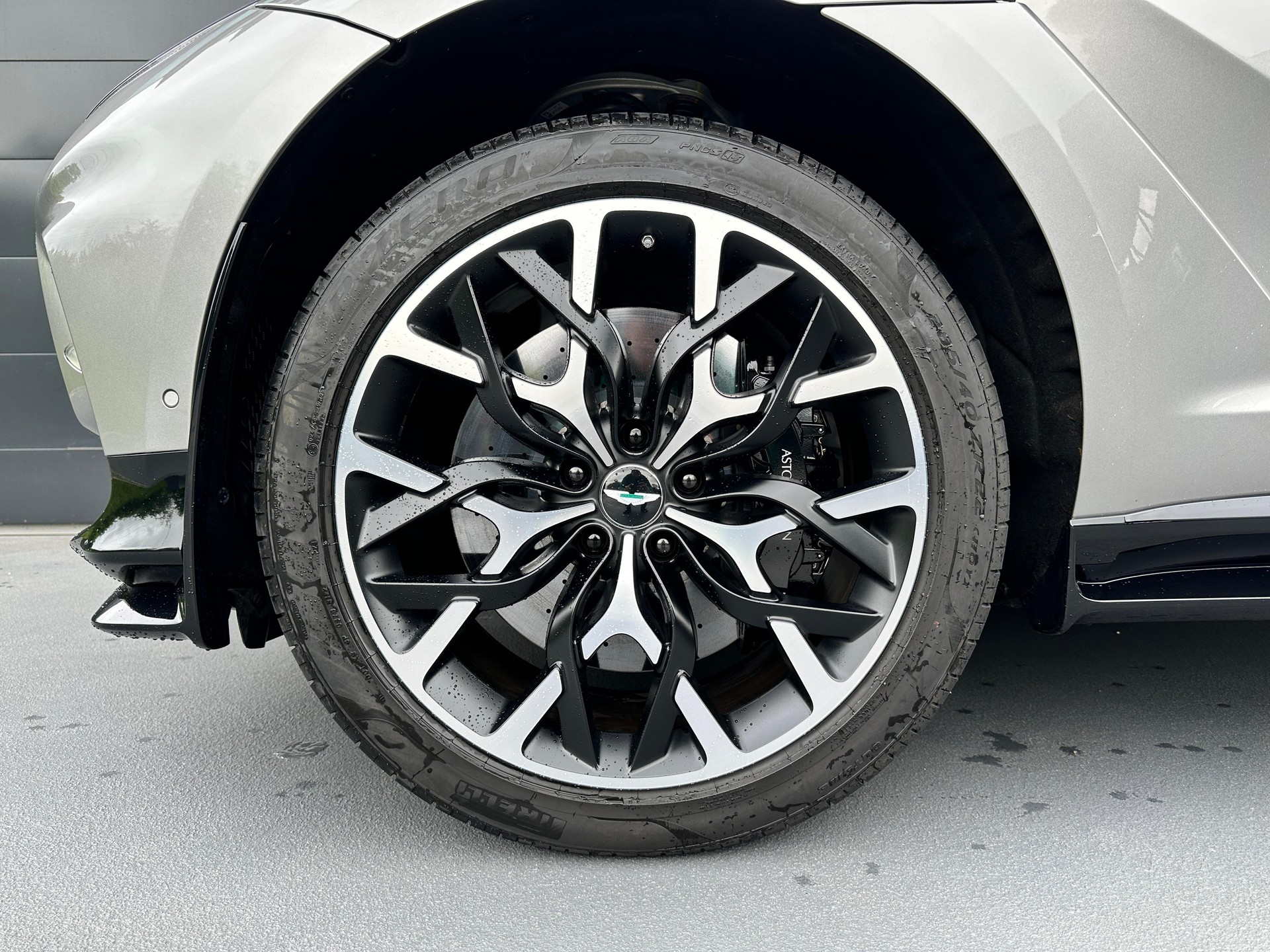 ASTON MARTIN DBX 707 4.0 V8 Bi-Turbo-image-41