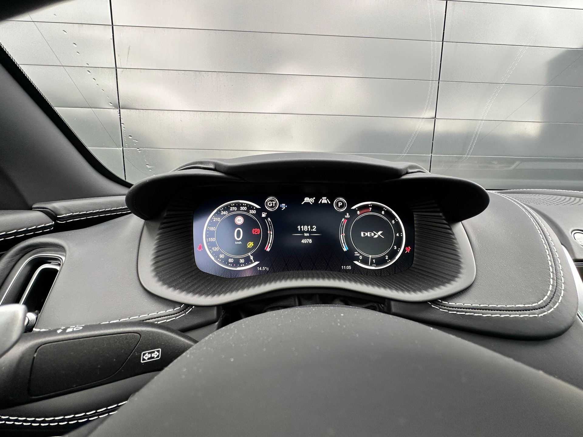 ASTON MARTIN DBX 707 4.0 V8 Bi-Turbo-image-33