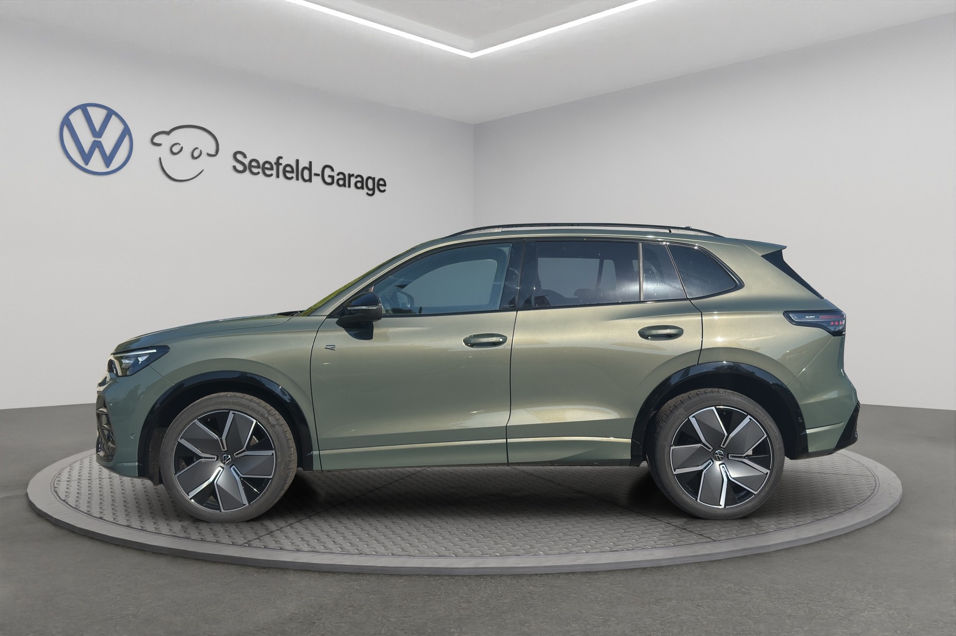 VW Tiguan 2.0 TSI DSG R-Line 4Motion-image-2