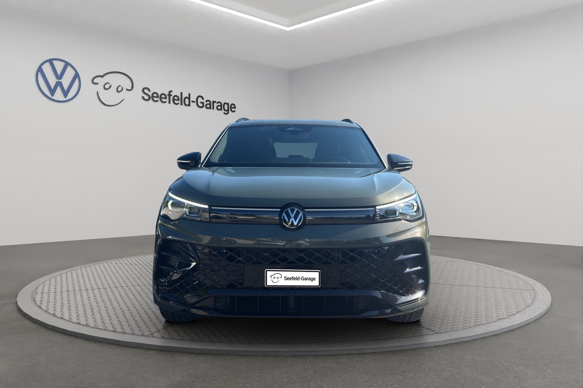 VW Tiguan 2.0 TSI DSG R-Line 4Motion-image-1