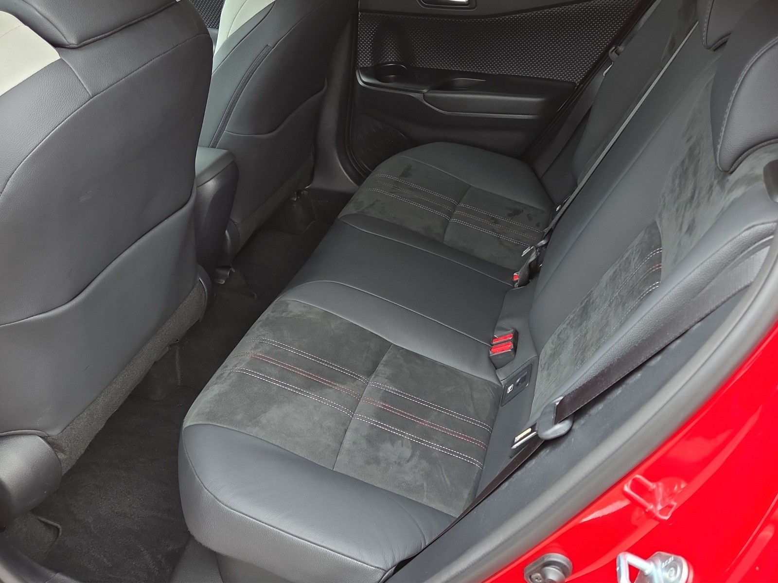 TOYOTA C-HR 2.0 HSD CVT GR Sport-image-10