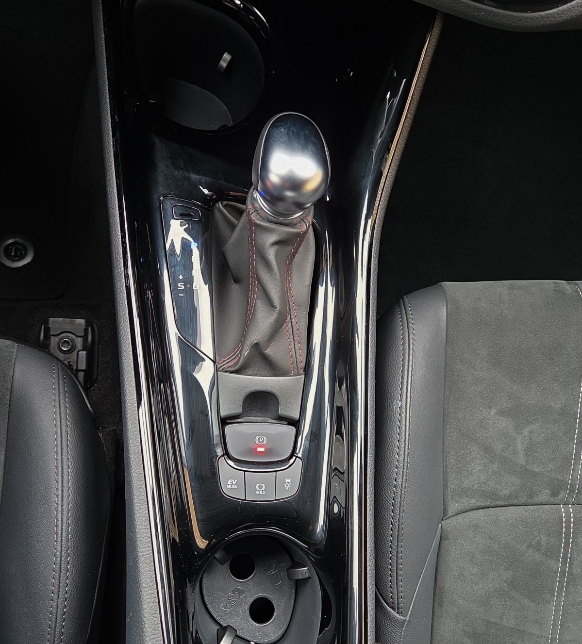 TOYOTA C-HR 2.0 HSD CVT GR Sport-image-15