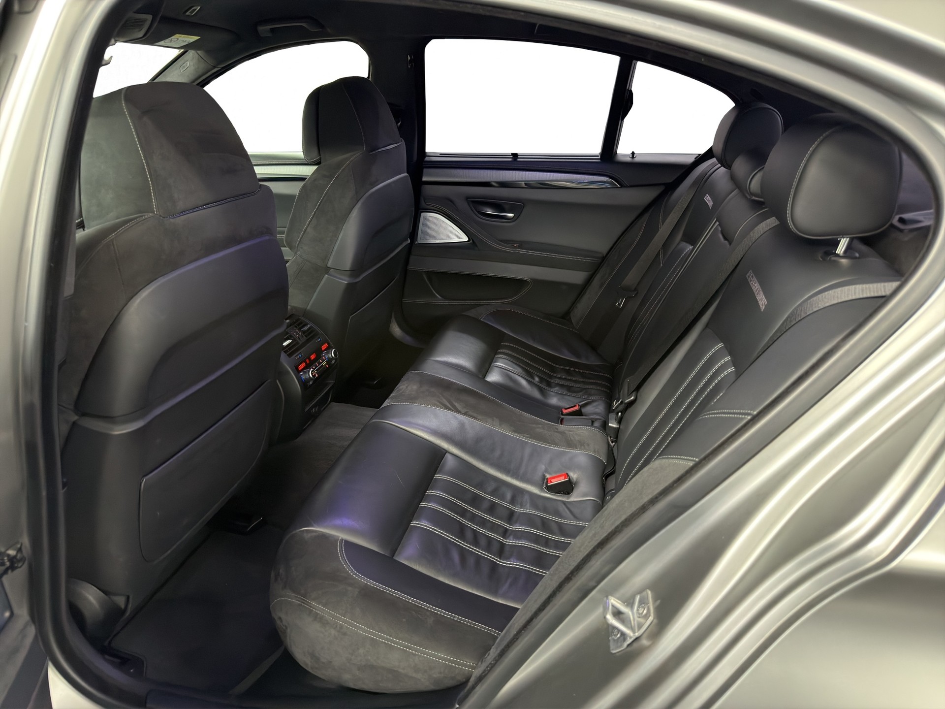 BMW M5 Drivelogic “30 Jahre Edition” 1 of 300-image-19