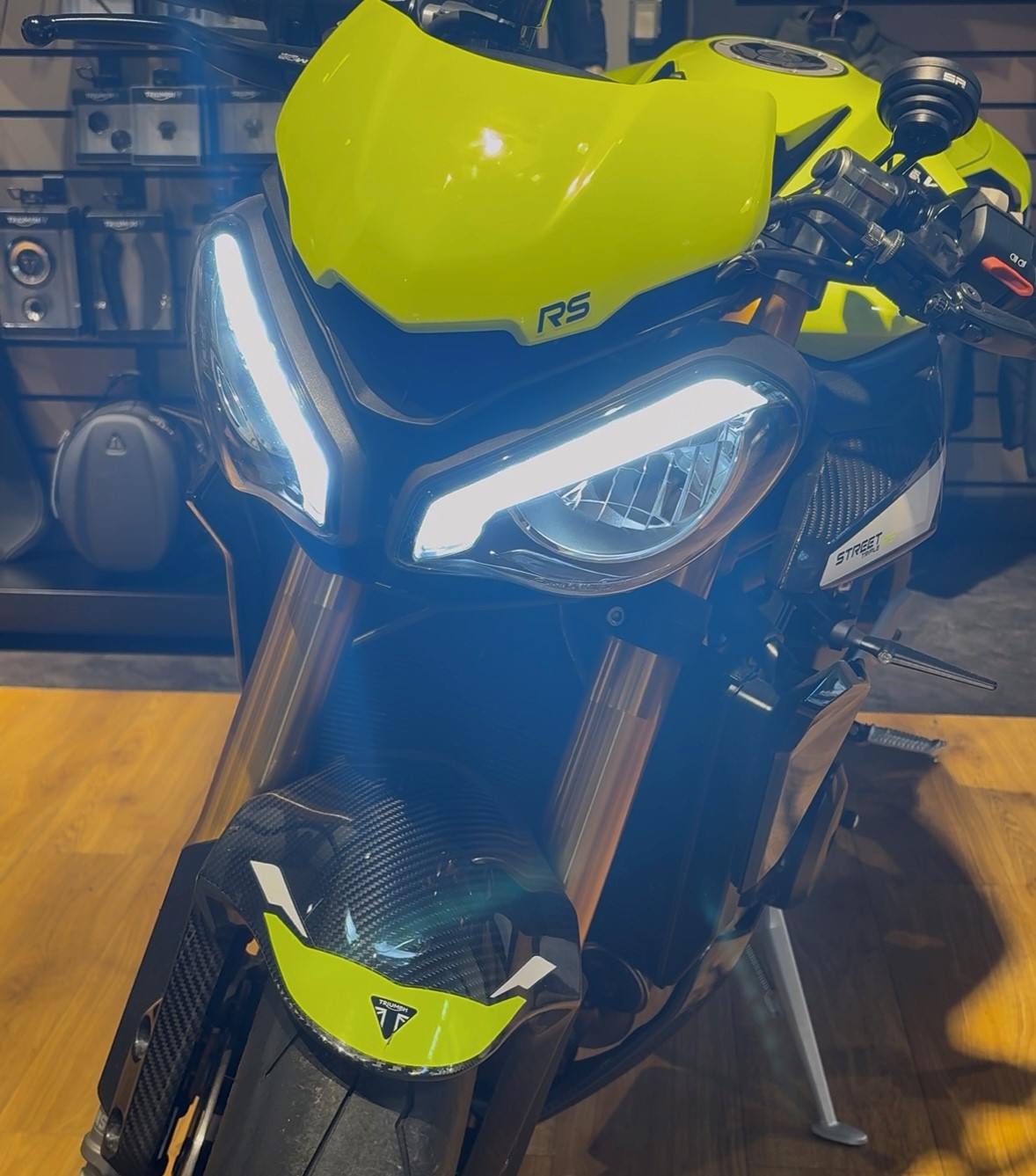 TRIUMPH Street Triple Moto2 765-image-2