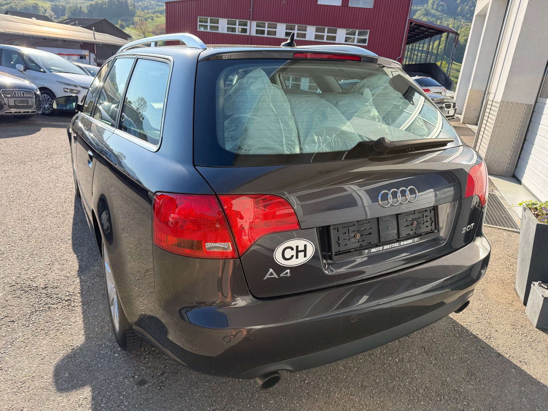 AUDI A4 Avant 2.0 Turbo FSI-image-2