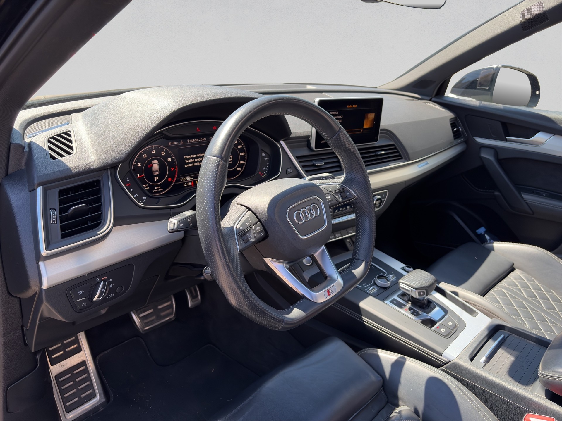 AUDI Q5 2.0 TFSI design quattro S-tronic-image-14