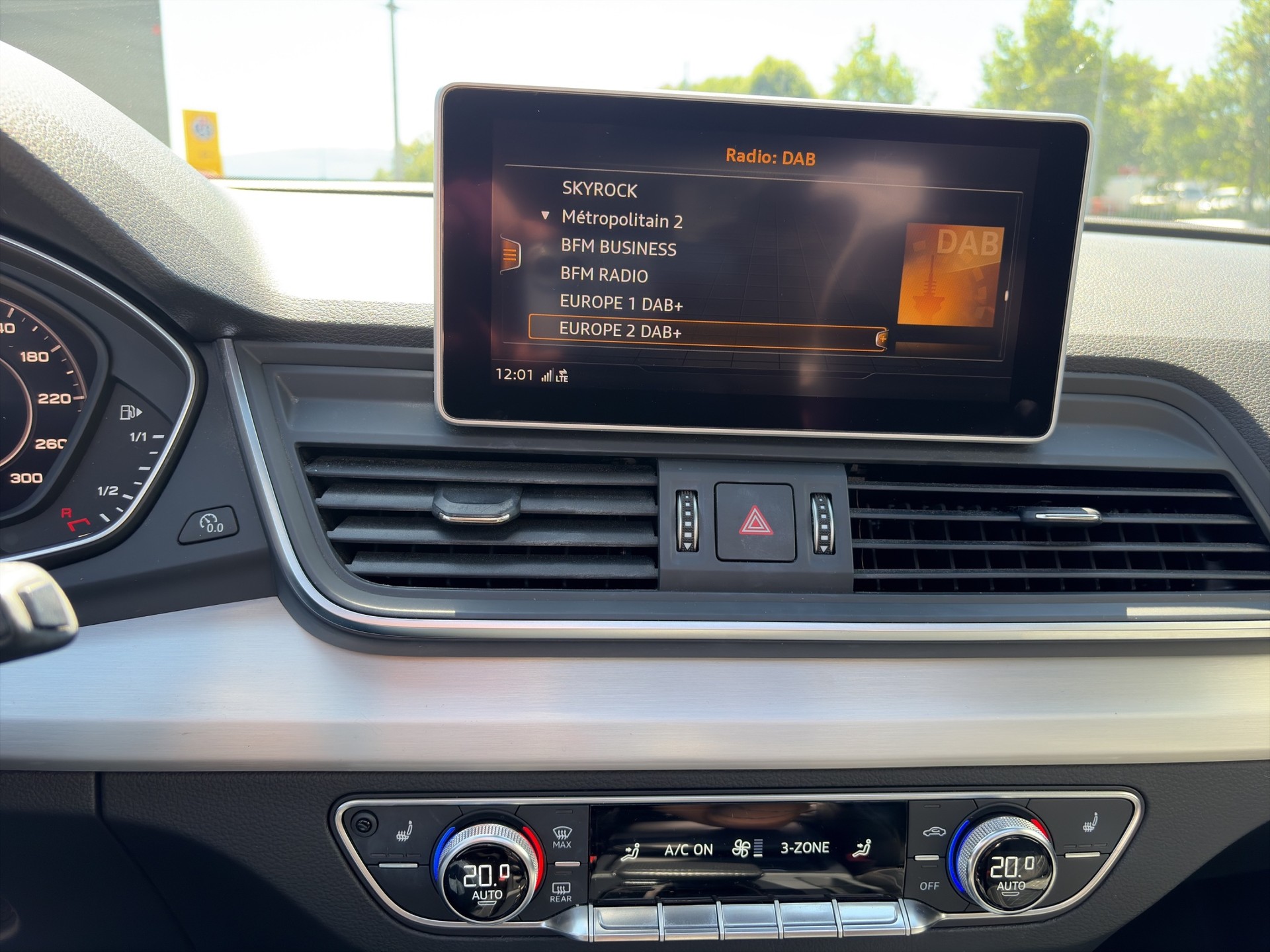 AUDI Q5 2.0 TFSI design quattro S-tronic-image-17