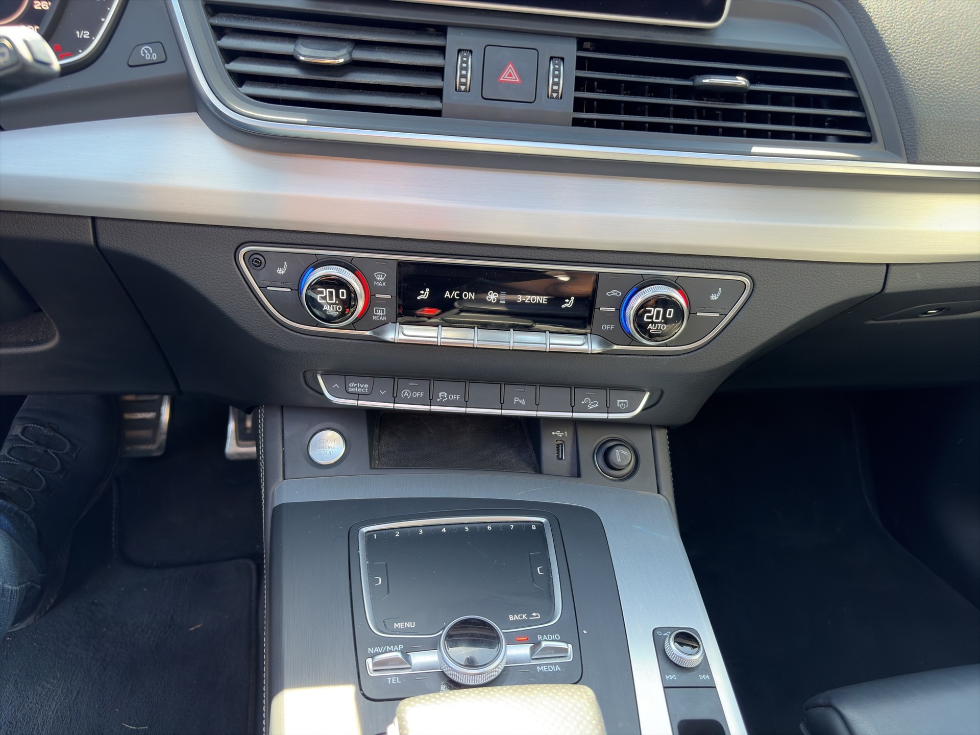 AUDI Q5 2.0 TFSI design quattro S-tronic-image-16