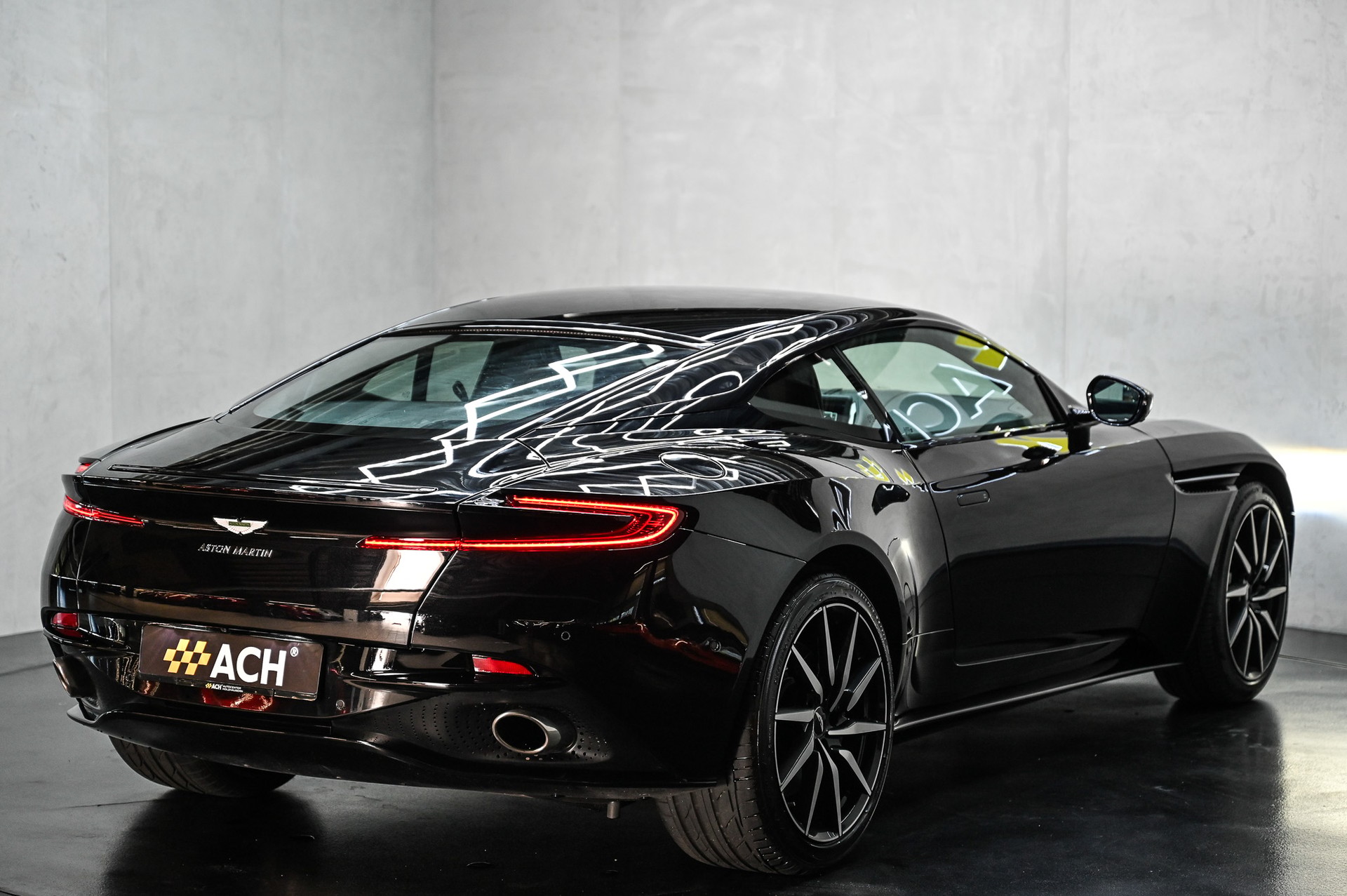 ASTON MARTIN DB11 Coupé 4.0 V8 Bi-Turbo-image-8