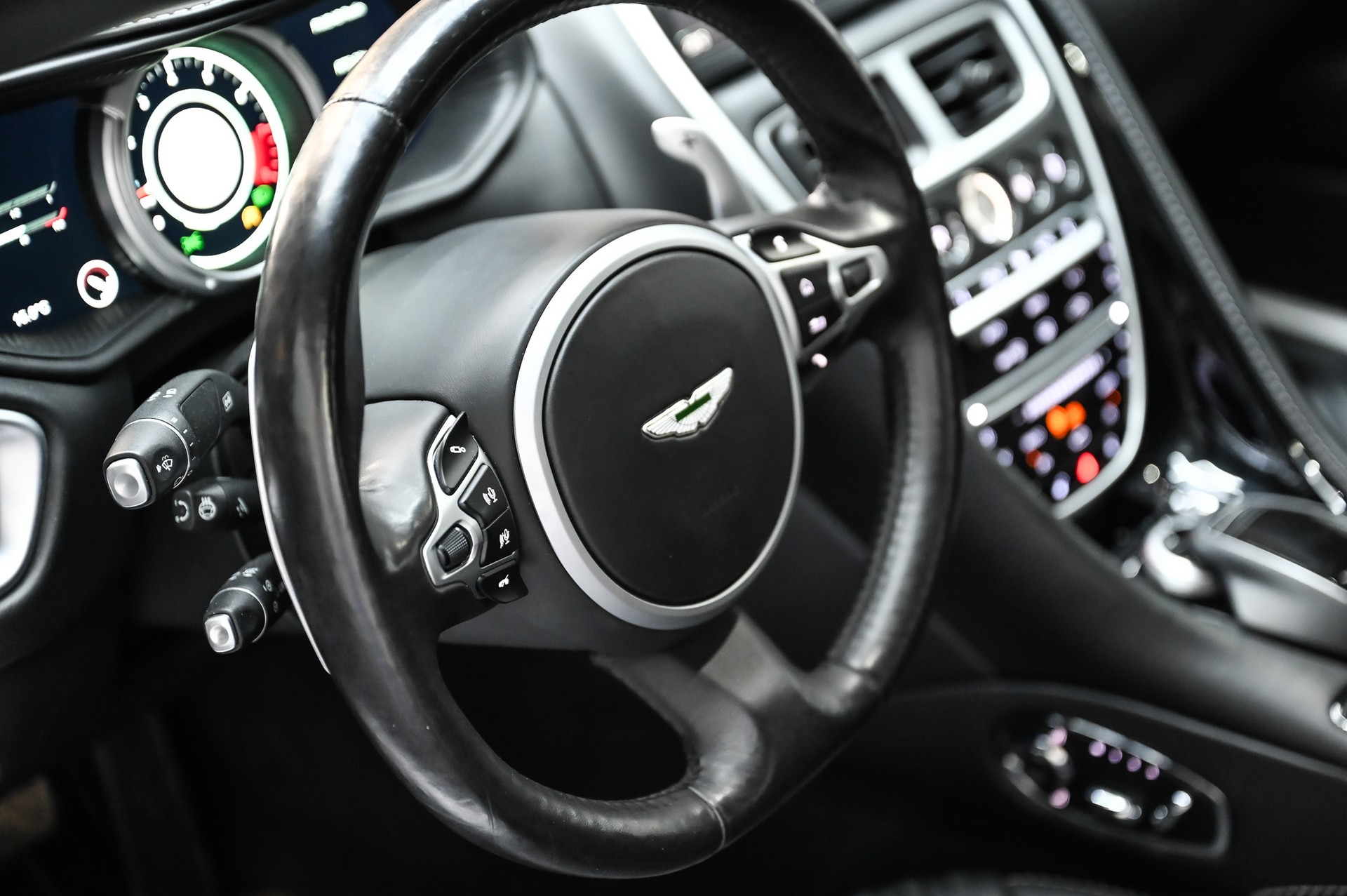 ASTON MARTIN DB11 Coupé 4.0 V8 Bi-Turbo-image-21