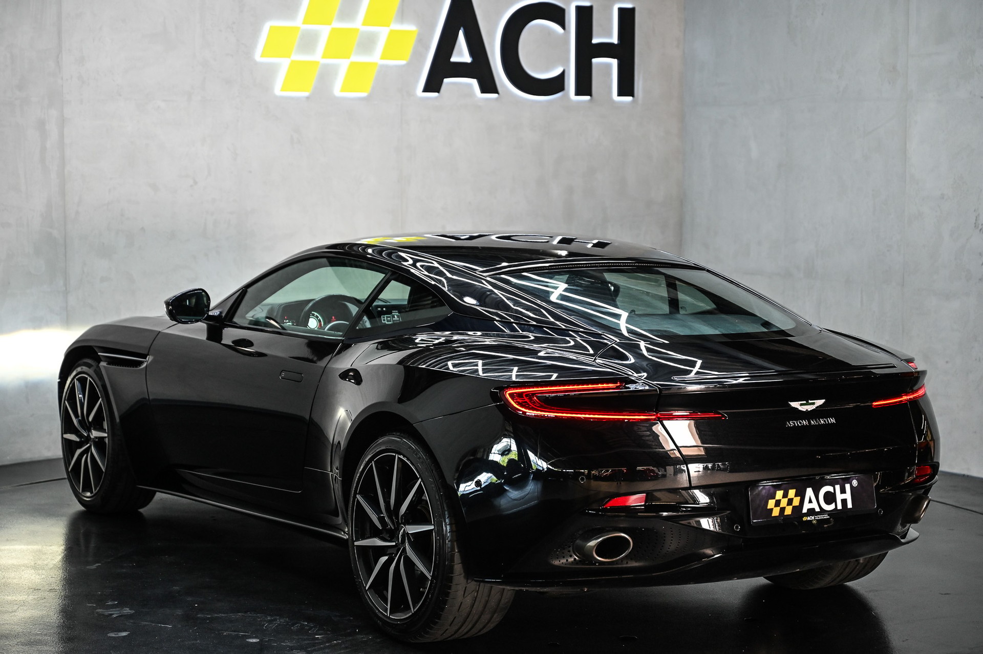ASTON MARTIN DB11 Coupé 4.0 V8 Bi-Turbo-image-6