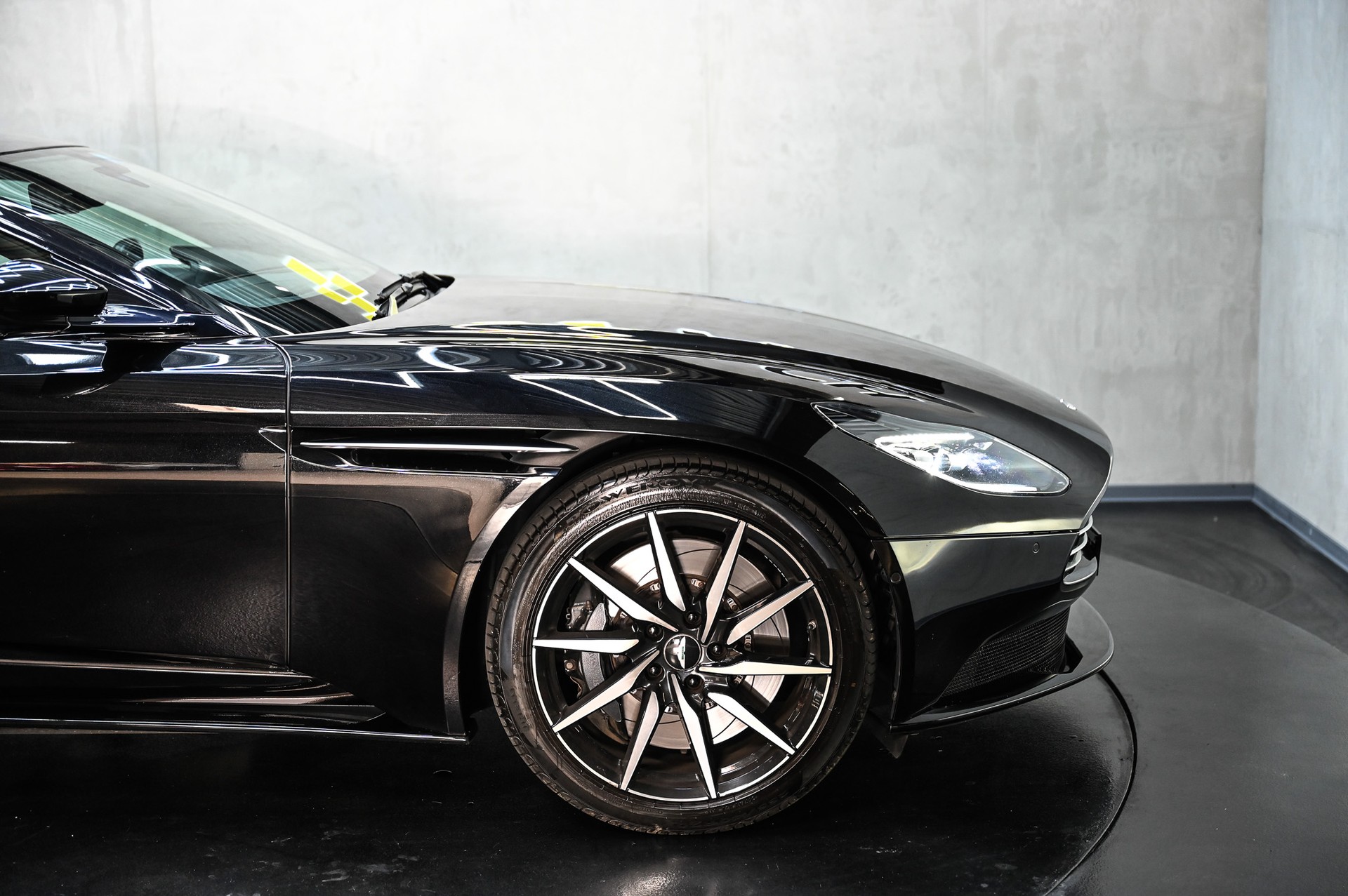 ASTON MARTIN DB11 Coupé 4.0 V8 Bi-Turbo-image-12