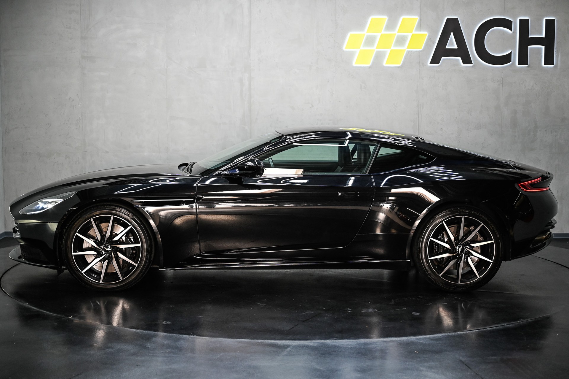 ASTON MARTIN DB11 Coupé 4.0 V8 Bi-Turbo-image-4