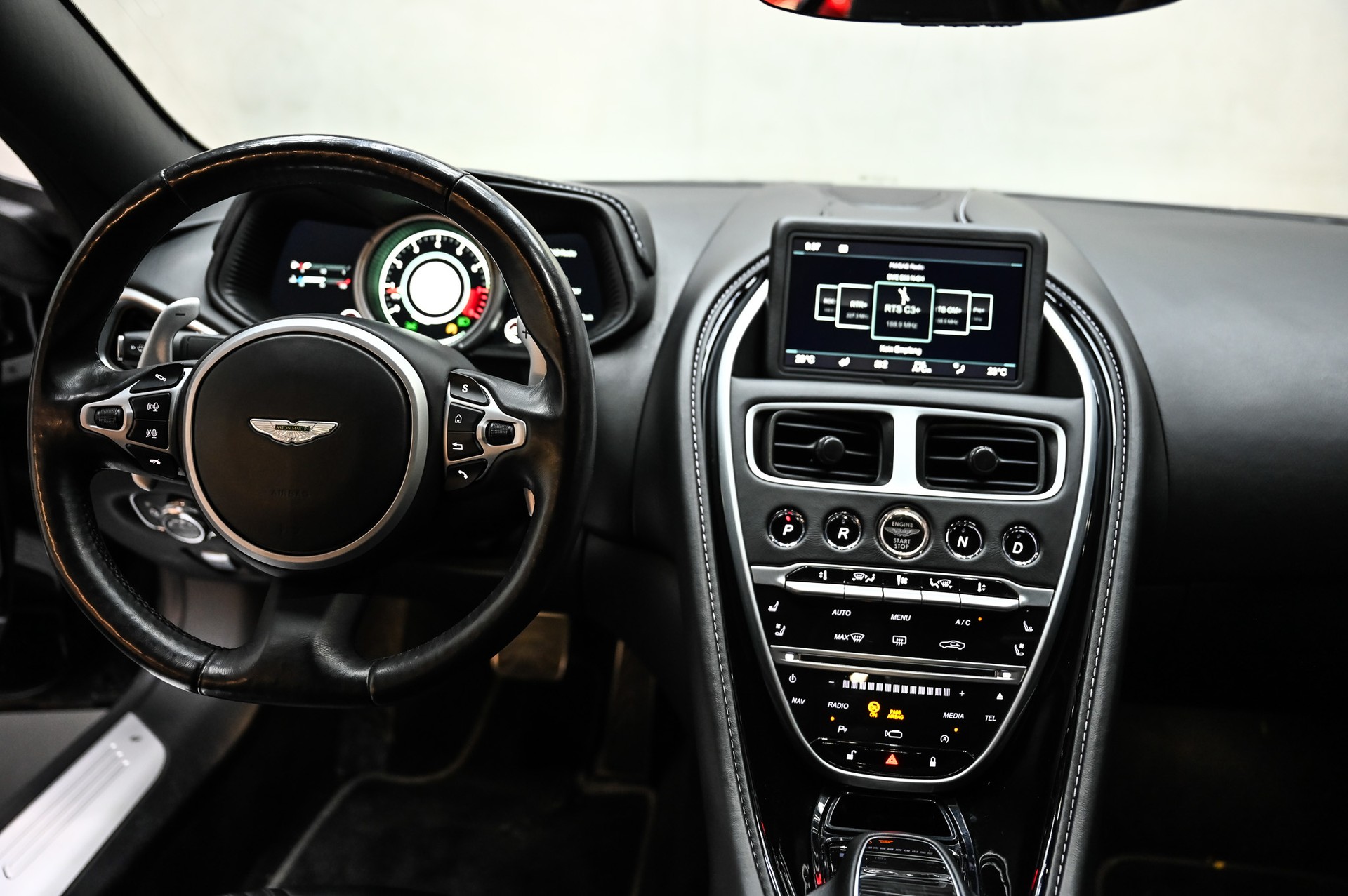 ASTON MARTIN DB11 Coupé 4.0 V8 Bi-Turbo-image-22