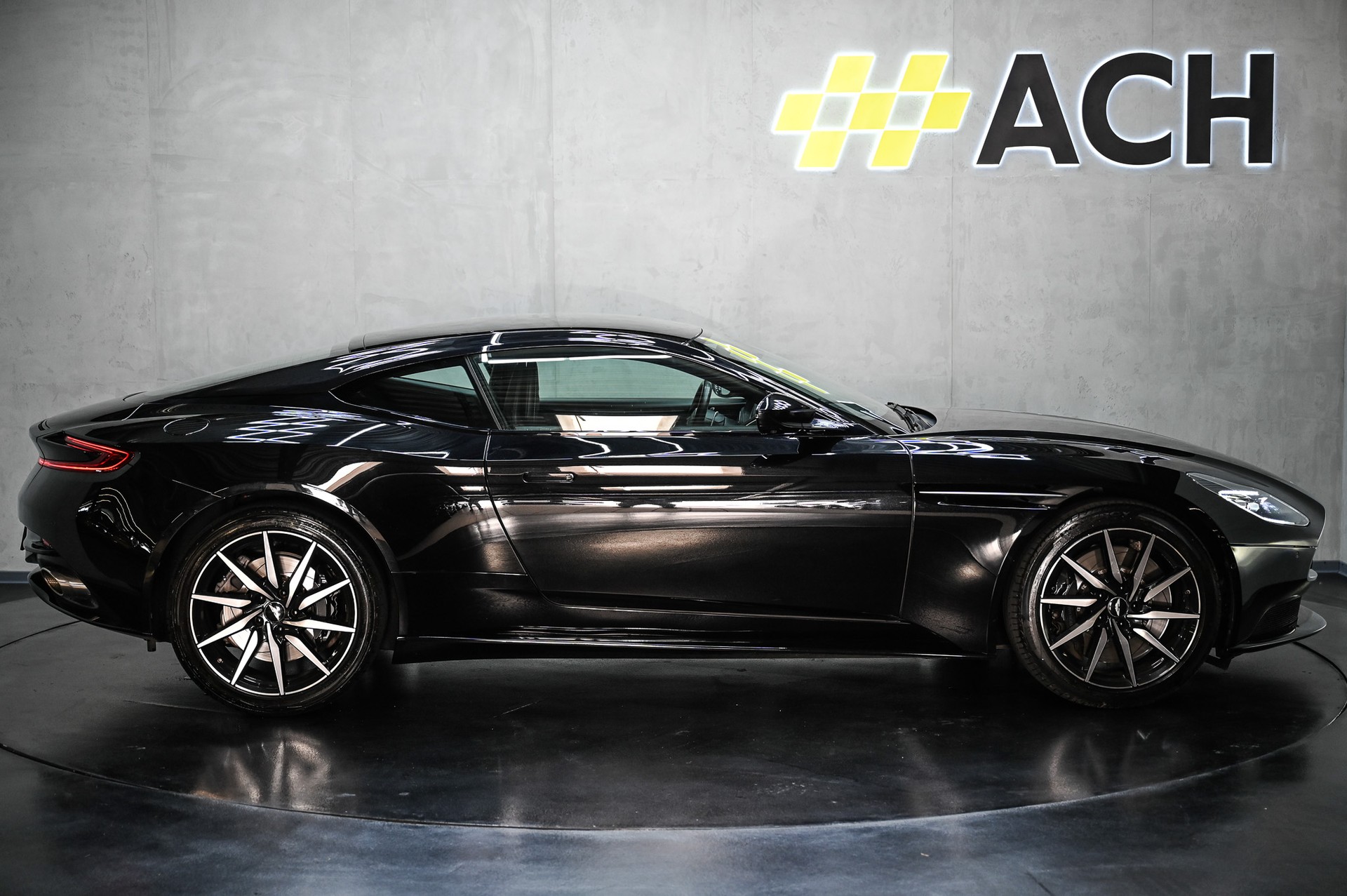 ASTON MARTIN DB11 Coupé 4.0 V8 Bi-Turbo-image-10
