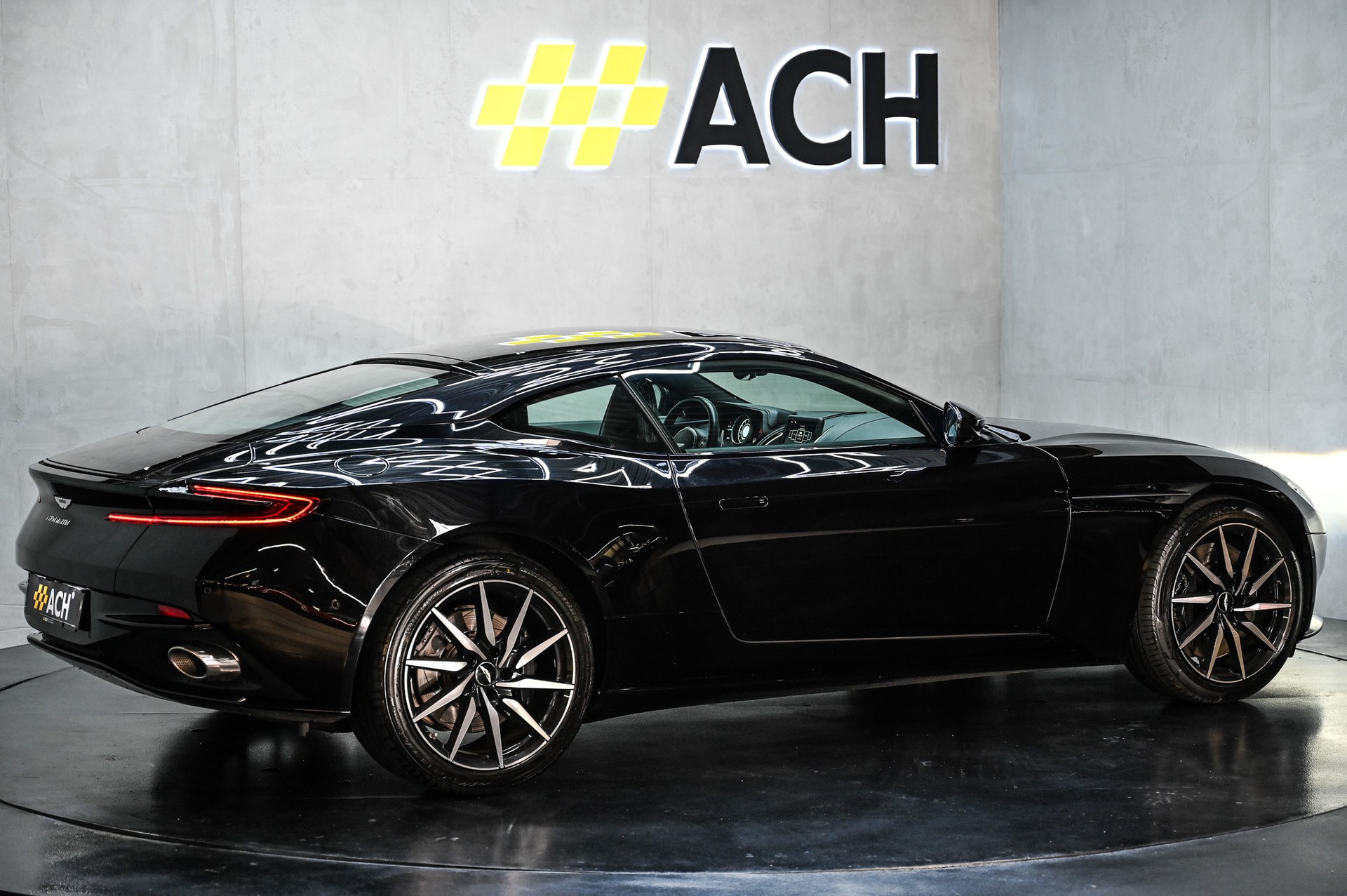 ASTON MARTIN DB11 Coupé 4.0 V8 Bi-Turbo-image-9