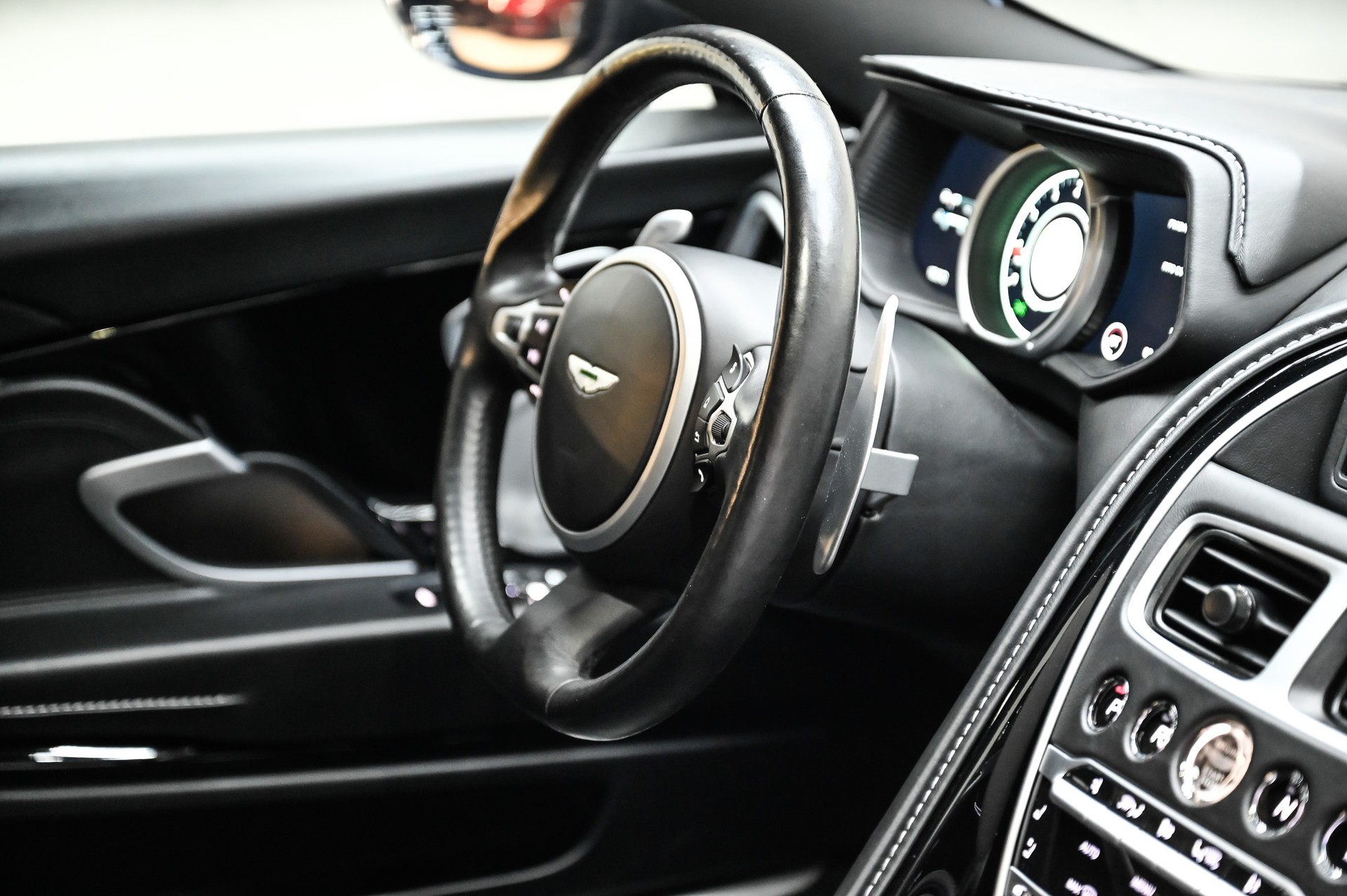 ASTON MARTIN DB11 Coupé 4.0 V8 Bi-Turbo-image-20