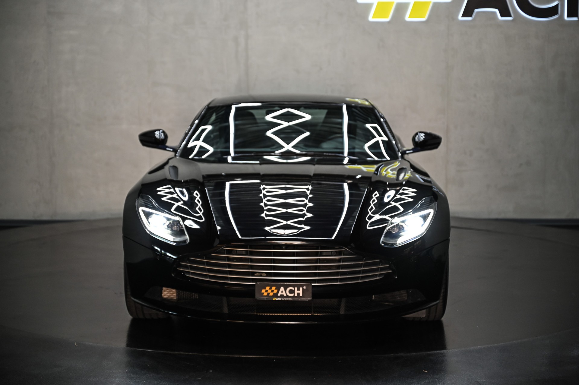 ASTON MARTIN DB11 Coupé 4.0 V8 Bi-Turbo-showroom-element-1