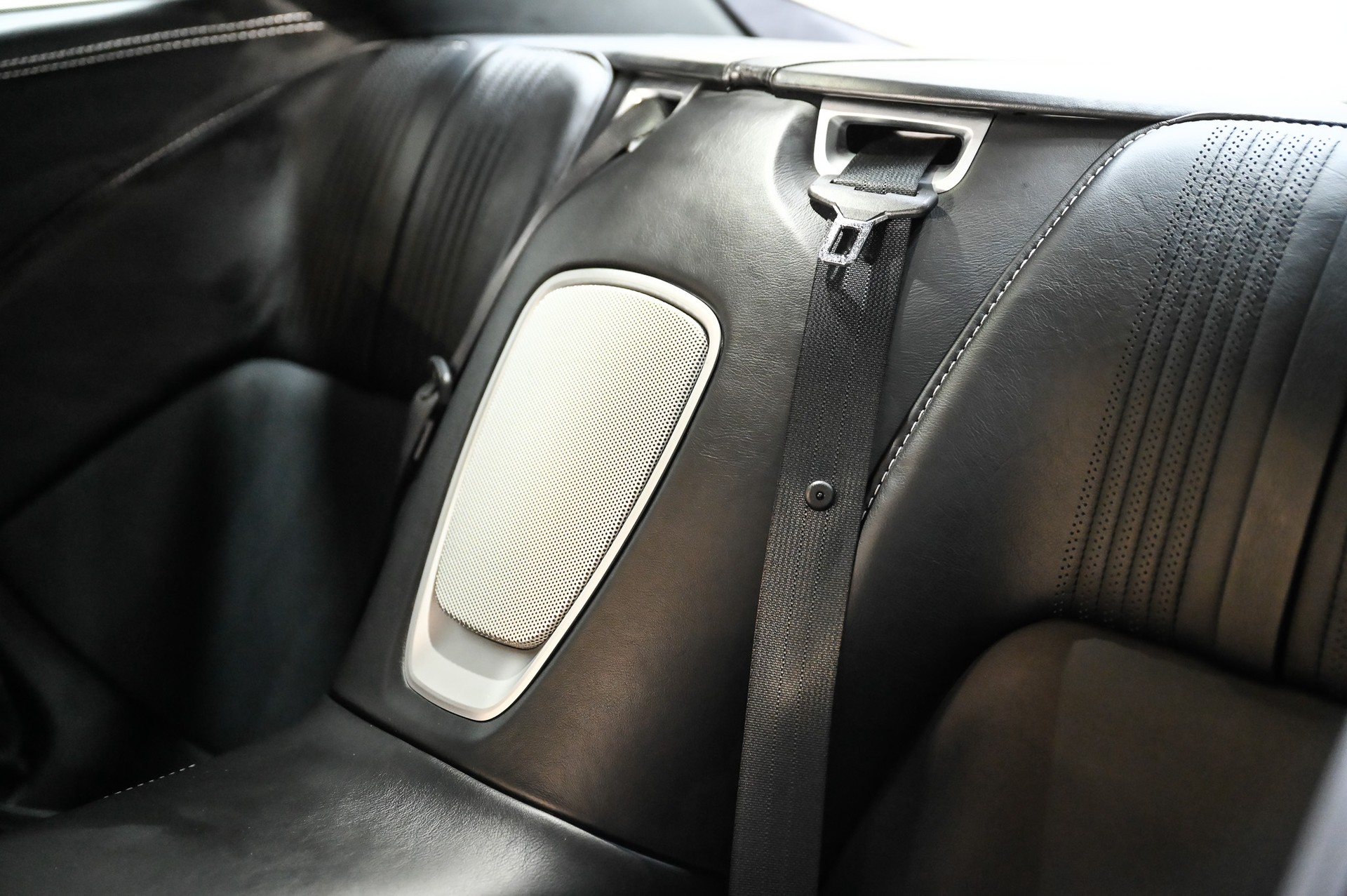 ASTON MARTIN DB11 Coupé 4.0 V8 Bi-Turbo-image-19
