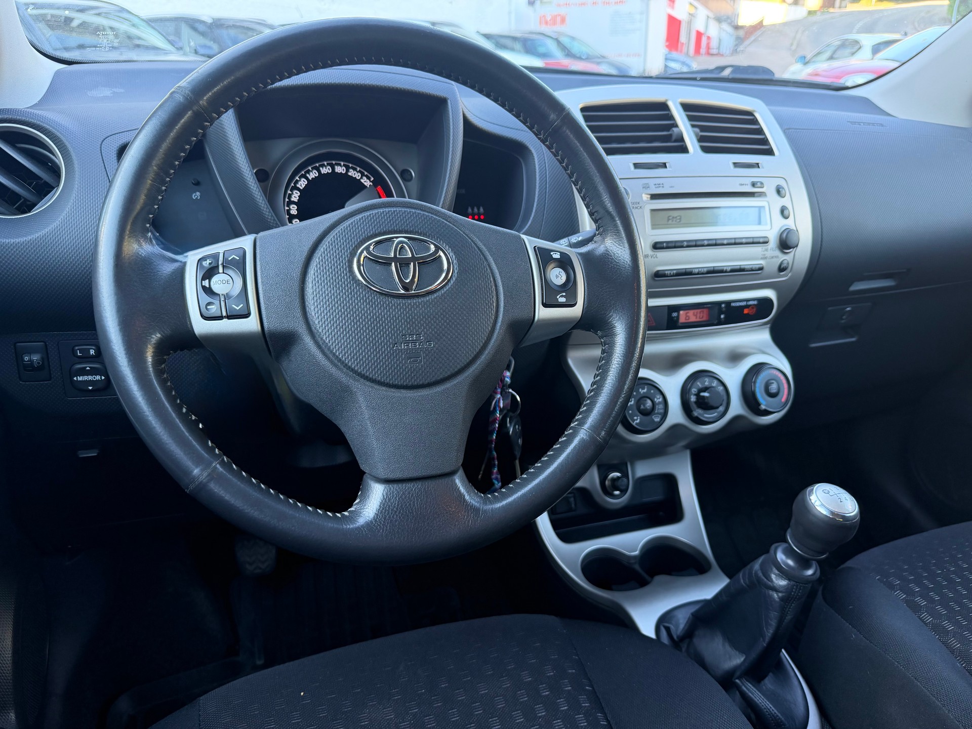 TOYOTA UrbanCruiser 1.4 D-4D Linea Luna 4WD-image-11