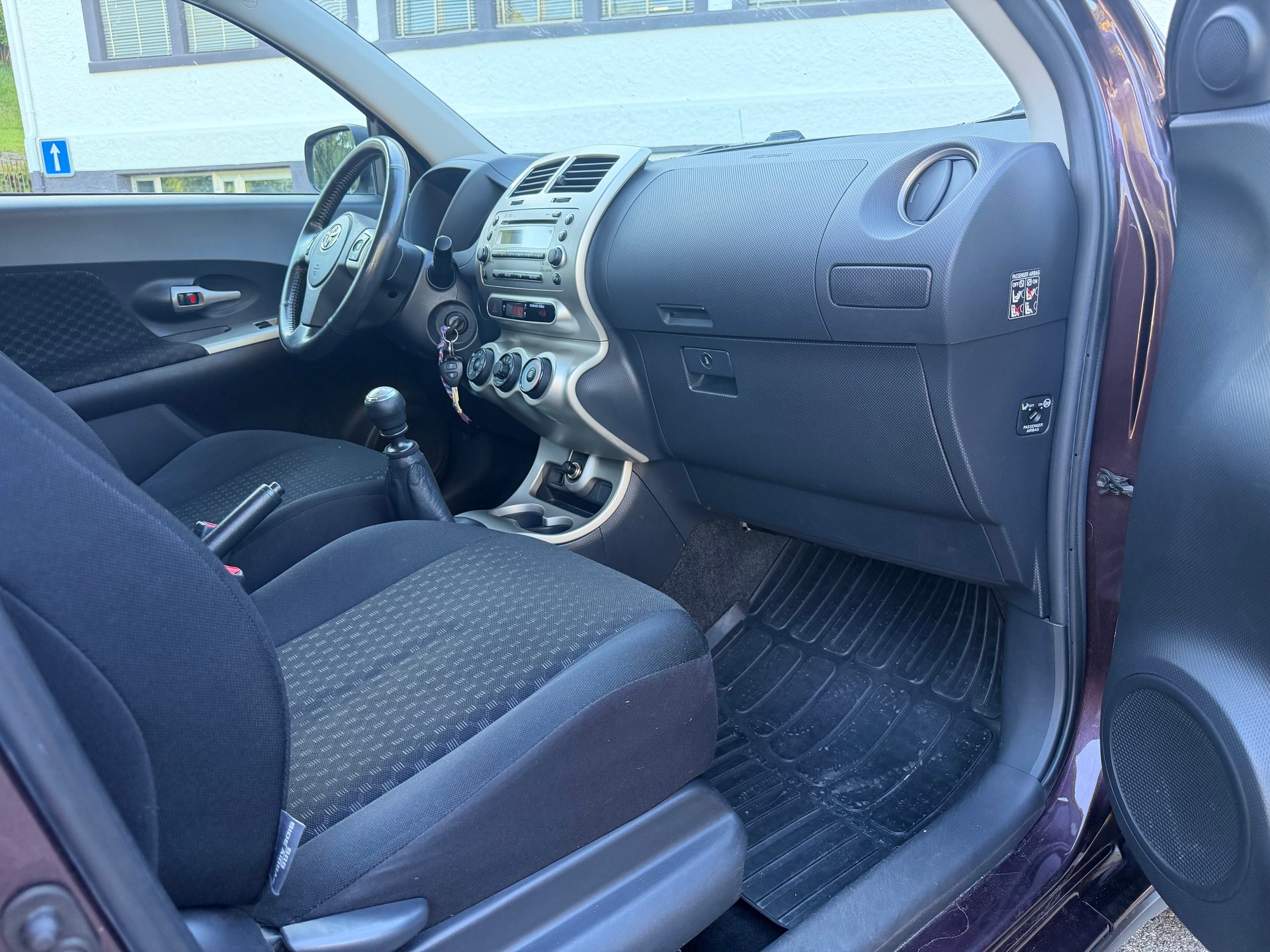 TOYOTA UrbanCruiser 1.4 D-4D Linea Luna 4WD-image-13