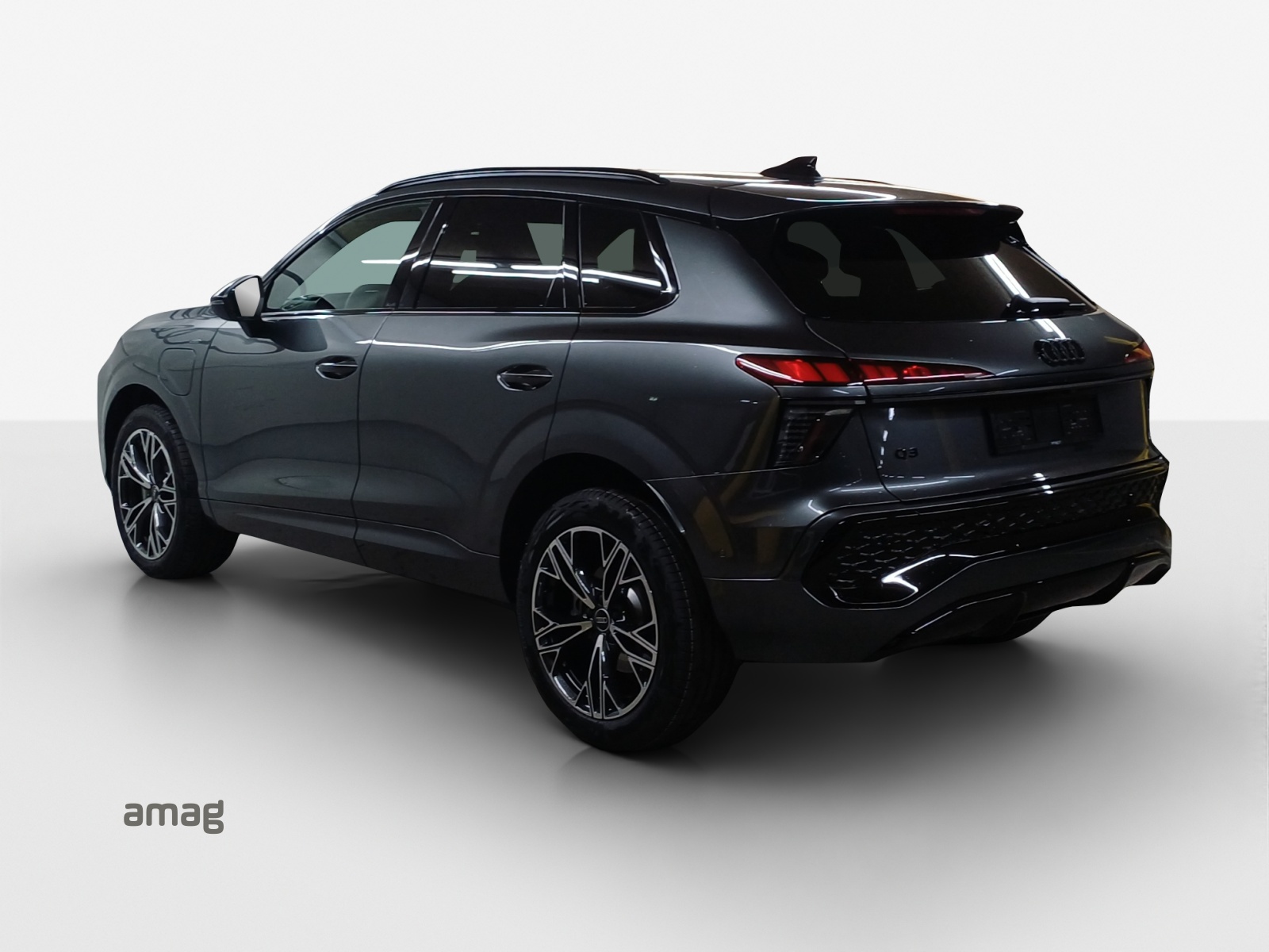 AUDI Q3 SUV e-hybrid 200 kW S tronig-showroom-element-2