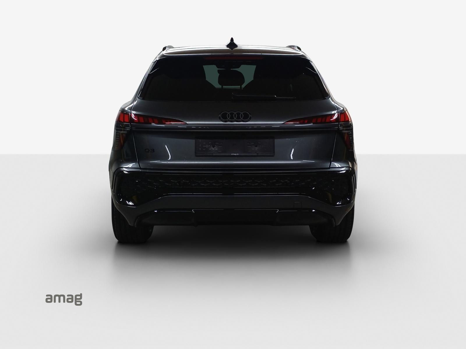 AUDI Q3 SUV e-hybrid 200 kW S tronig-showroom-element-3