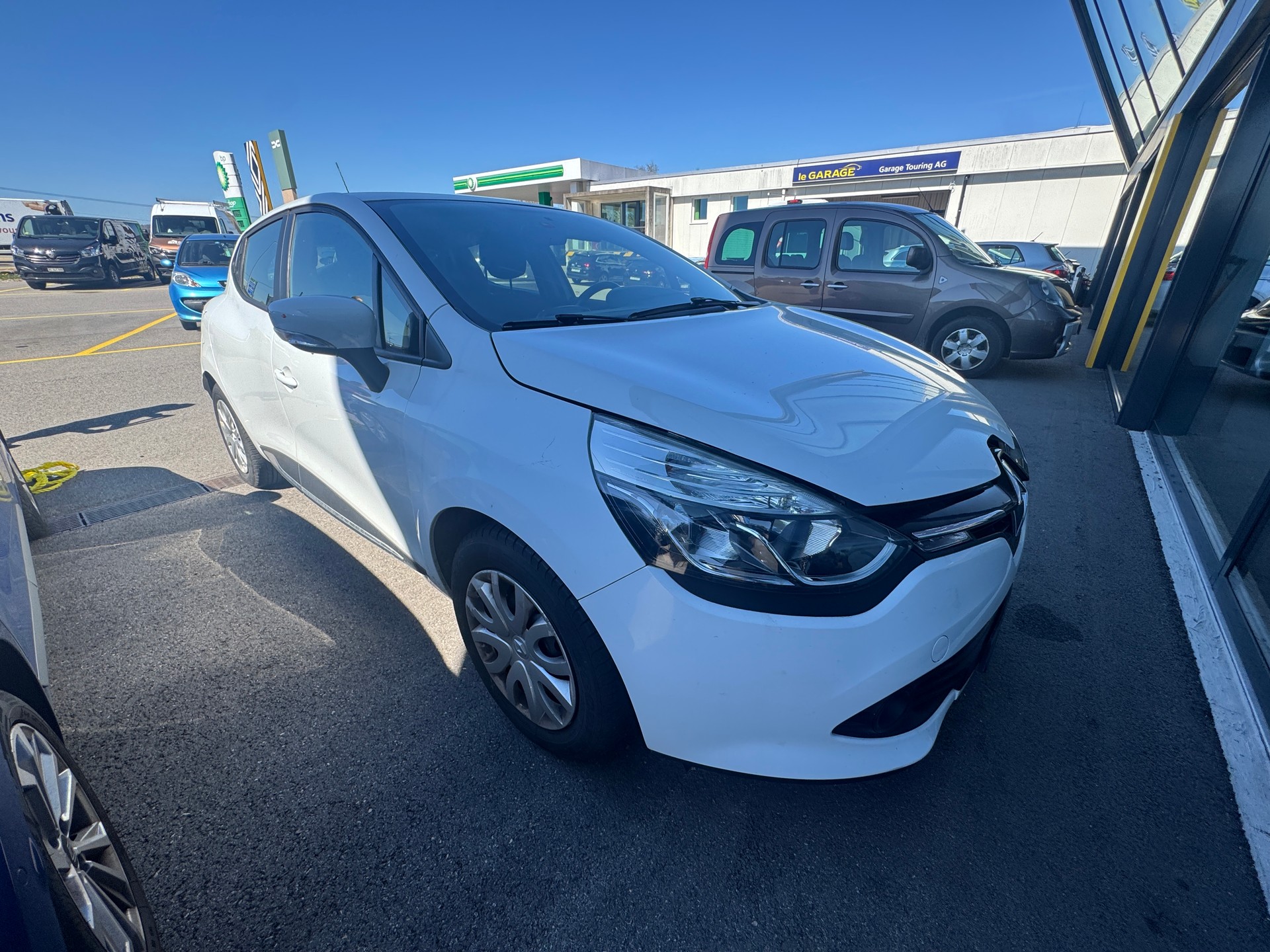 RENAULT Clio 0.9 12V Swiss Edition-showroom-element-1
