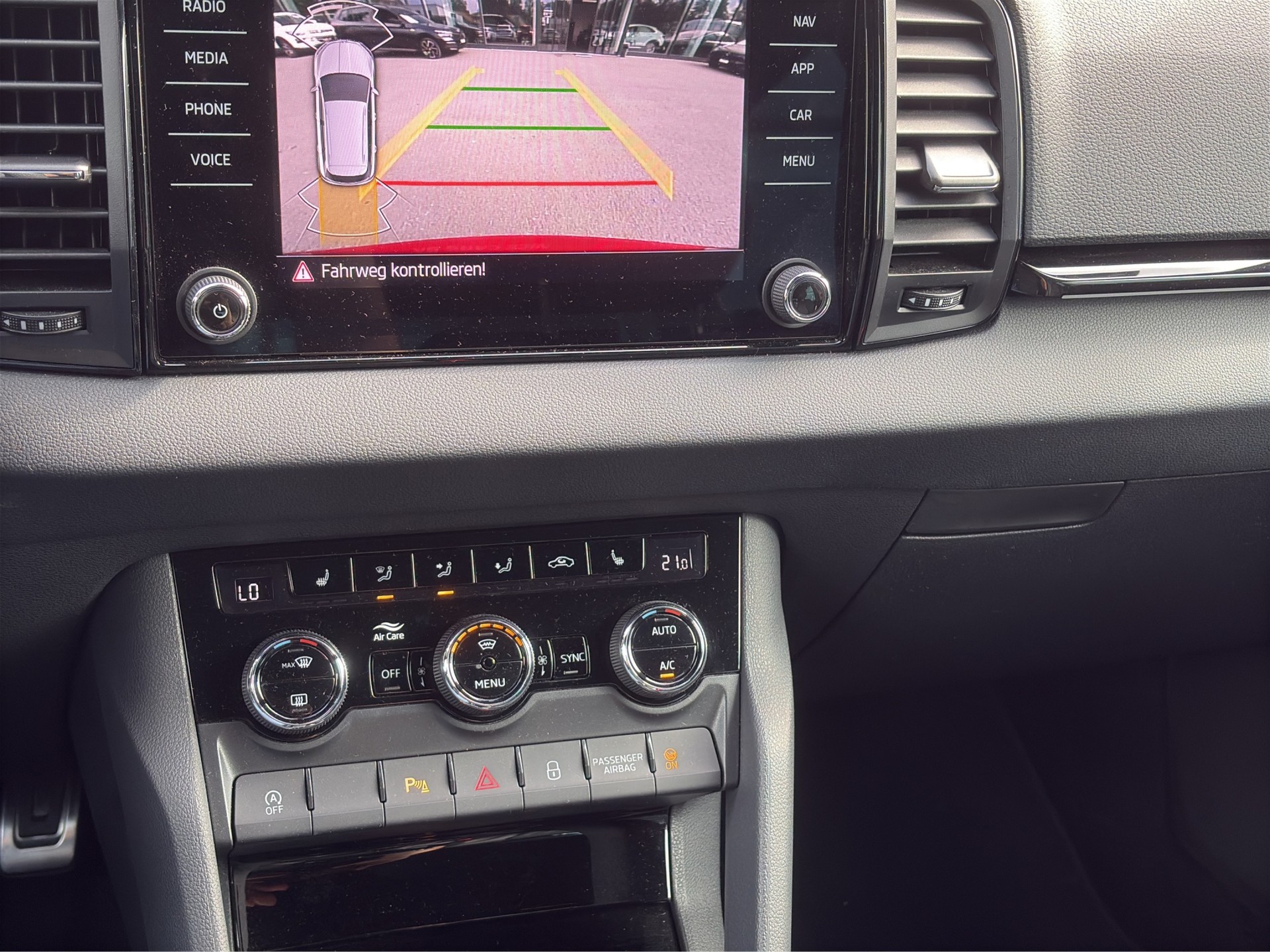 SKODA Karoq 1.5 TSI SportLine DSG-image-8