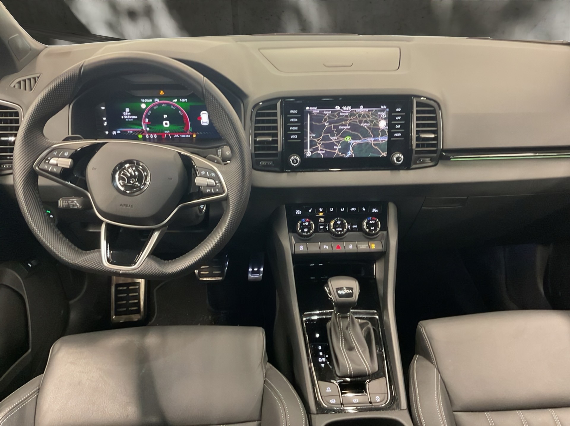 SKODA Karoq 1.5 TSI SportLine DSG-image-10