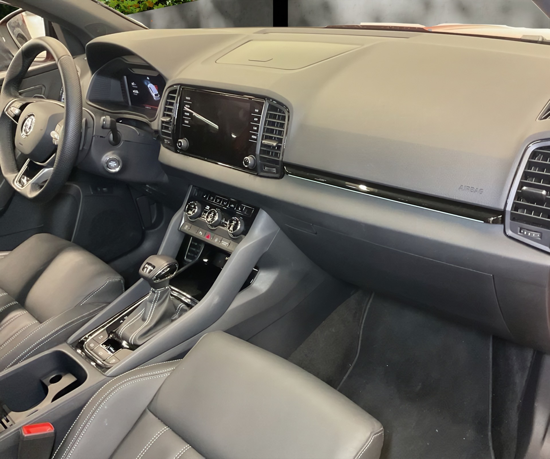 SKODA Karoq 1.5 TSI SportLine DSG-image-12
