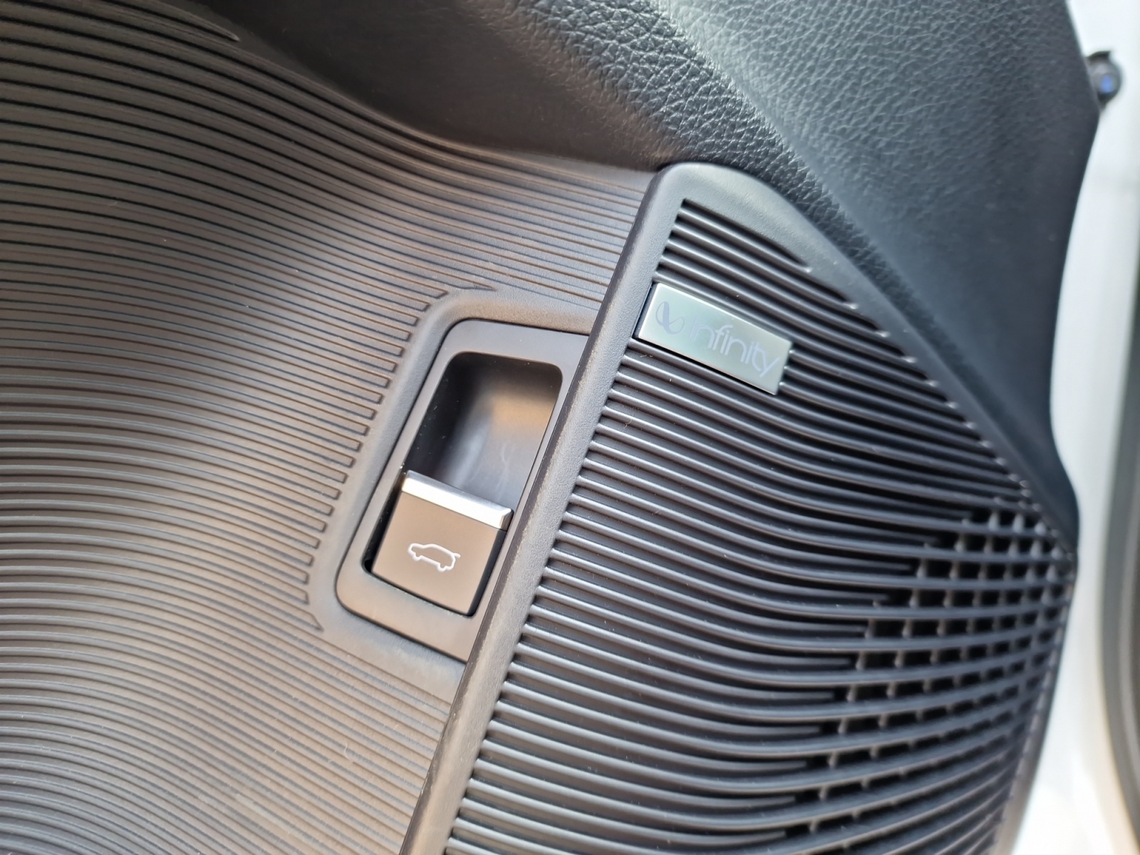BYD Seal U DM-i Design AWD Panorama 324 PS-image-17