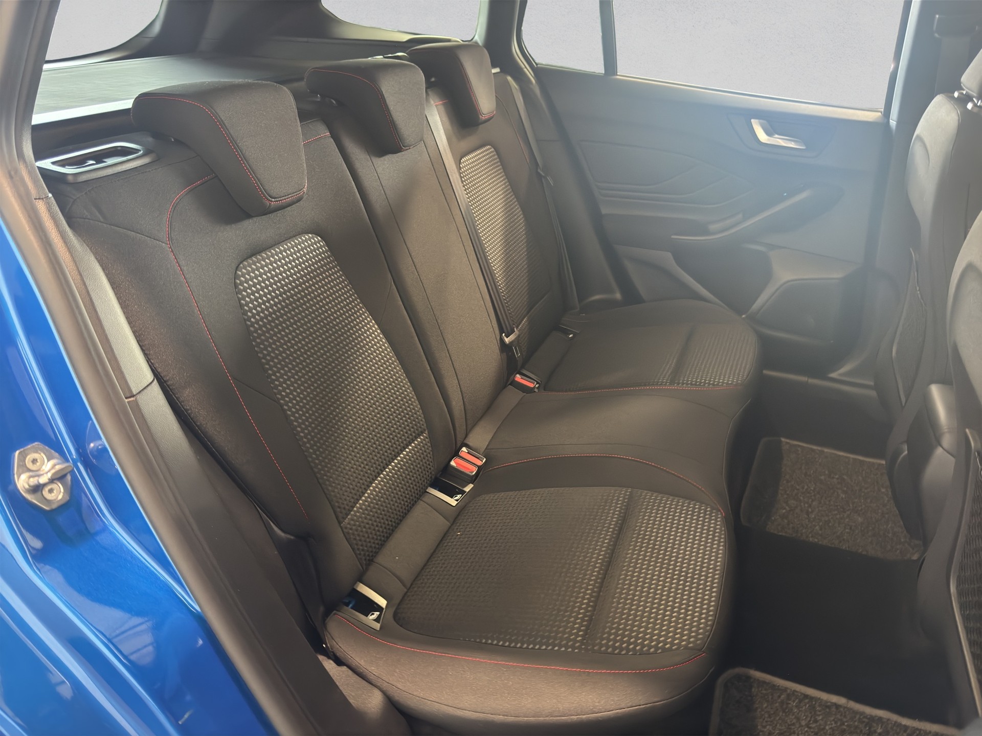 FORD Focus 1.0 MHEV ST-Line-image-17