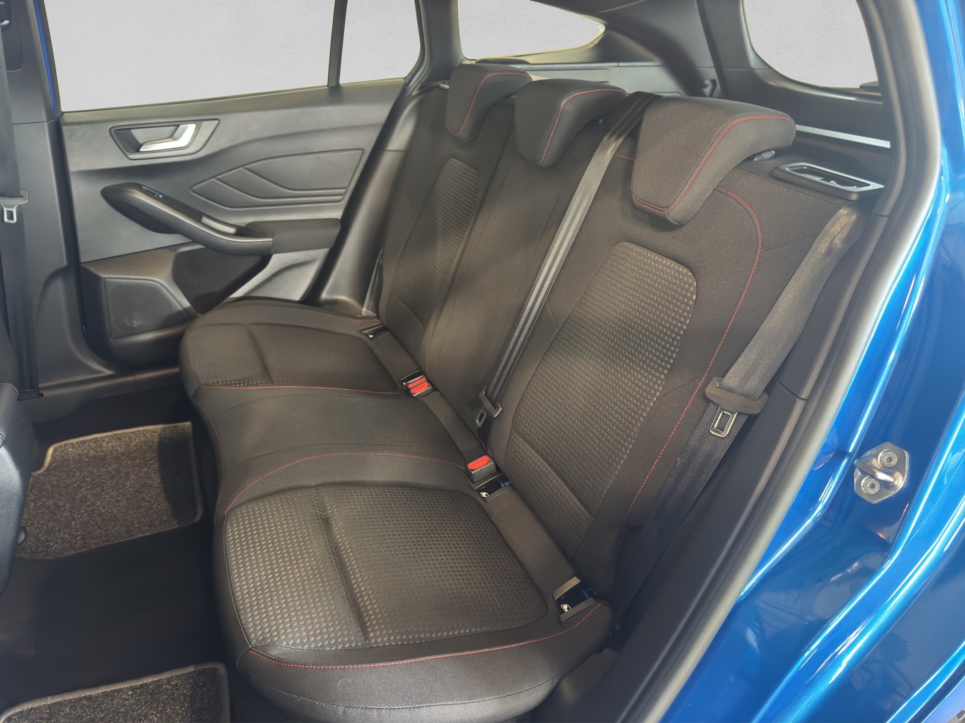 FORD Focus 1.0 MHEV ST-Line-image-12