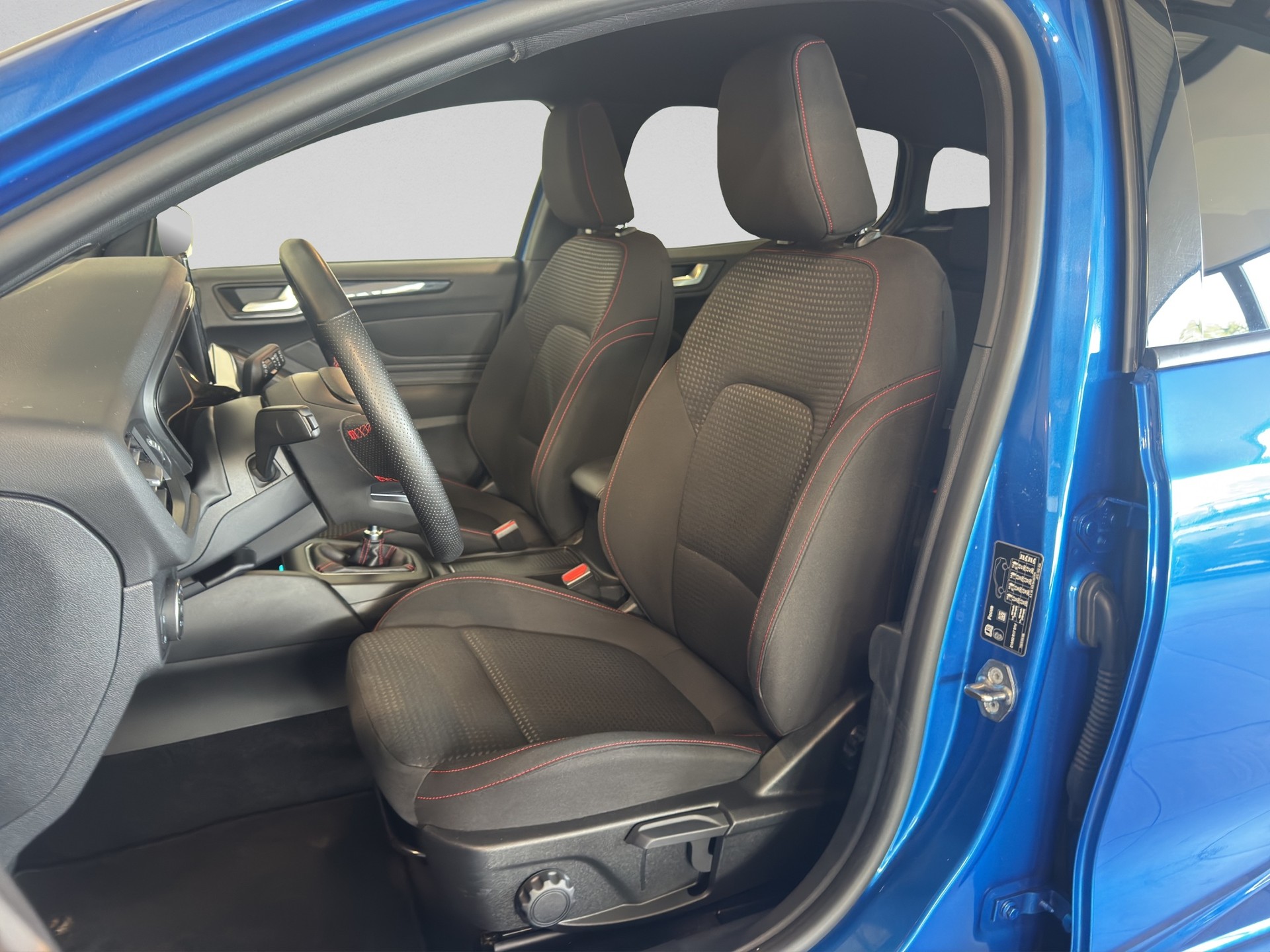 FORD Focus 1.0 MHEV ST-Line-image-8