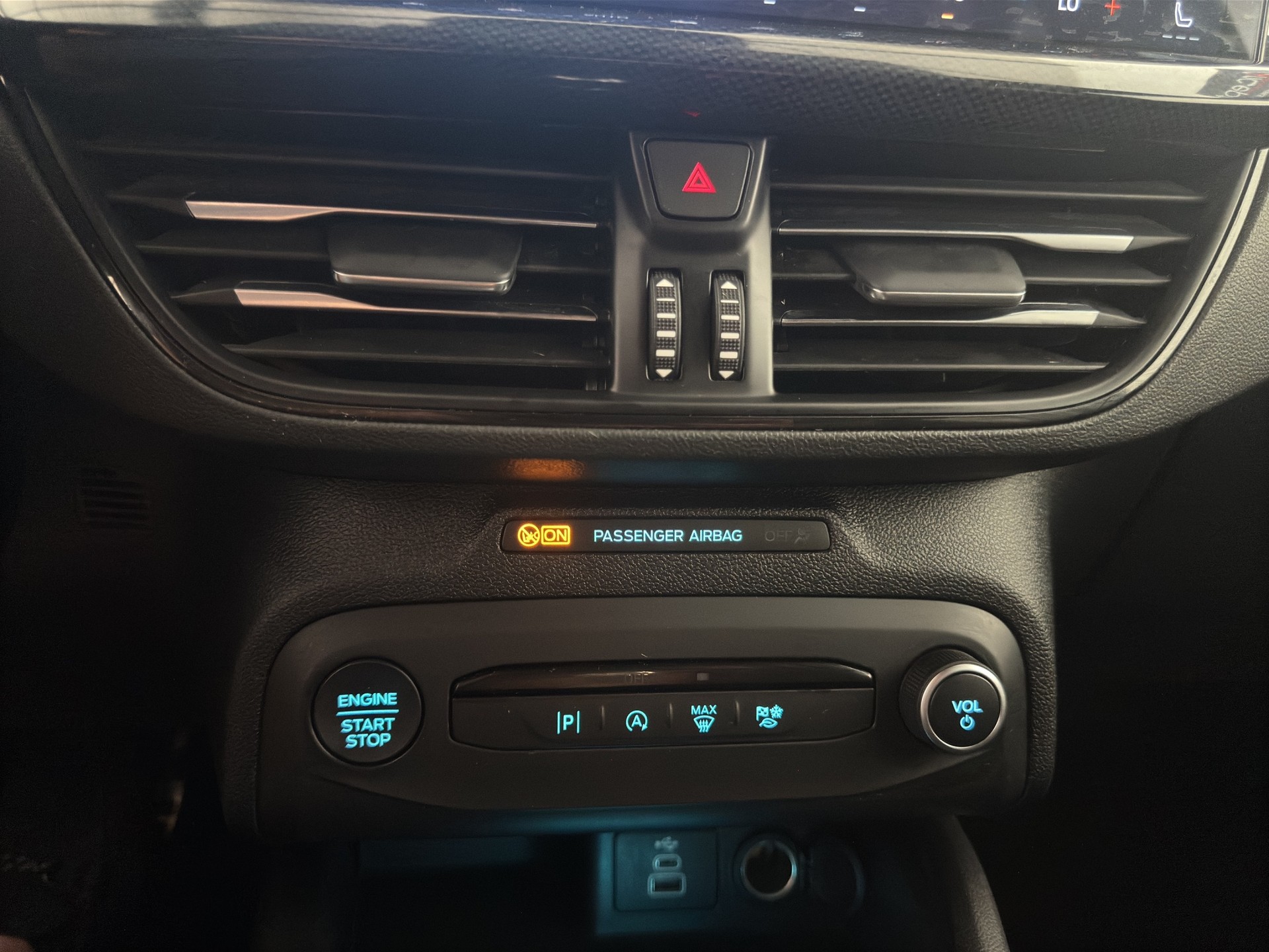FORD Focus 1.0 MHEV ST-Line-image-14