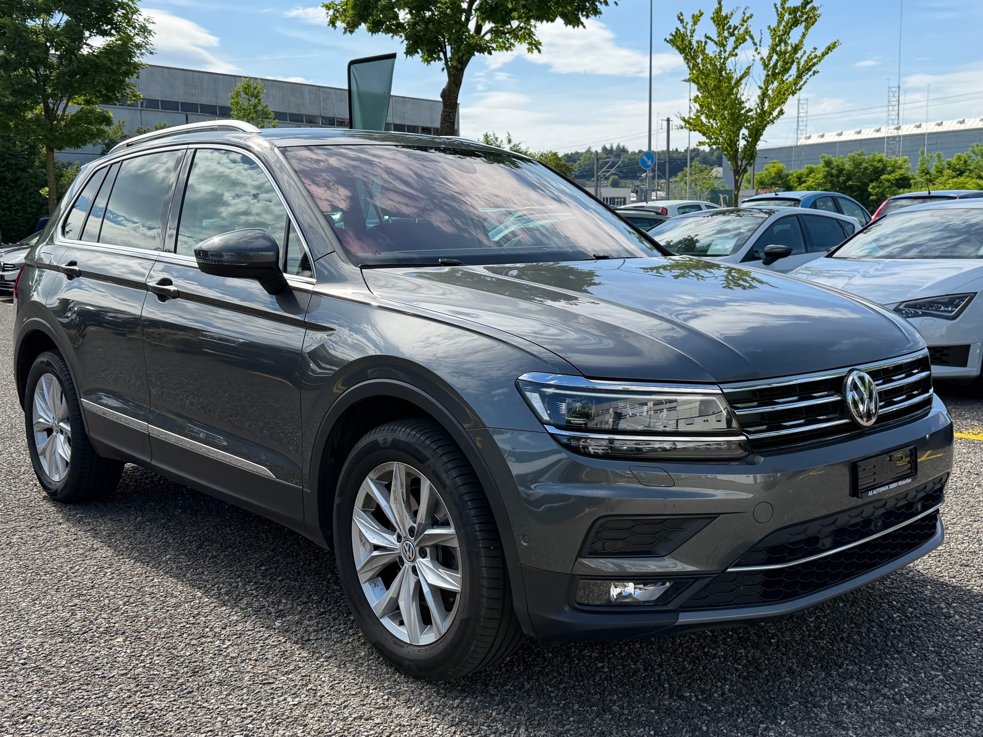 VW Tiguan 2.0TSI Highline 4Motion DSG-showroom-element-2