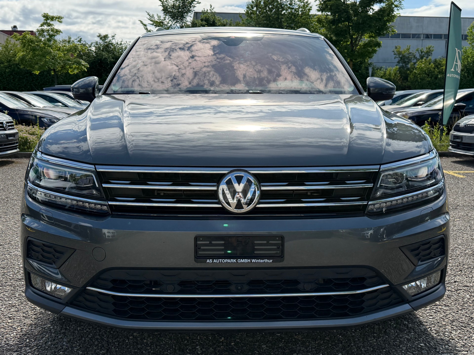 VW Tiguan 2.0TSI Highline 4Motion DSG-showroom-element-1