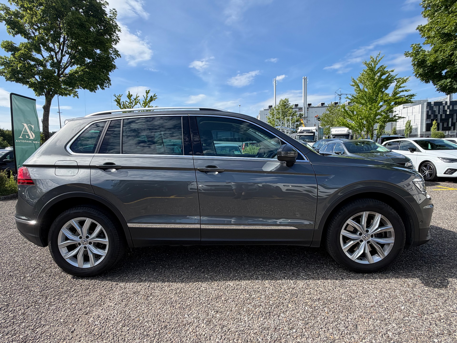 VW Tiguan 2.0TSI Highline 4Motion DSG-showroom-element-3