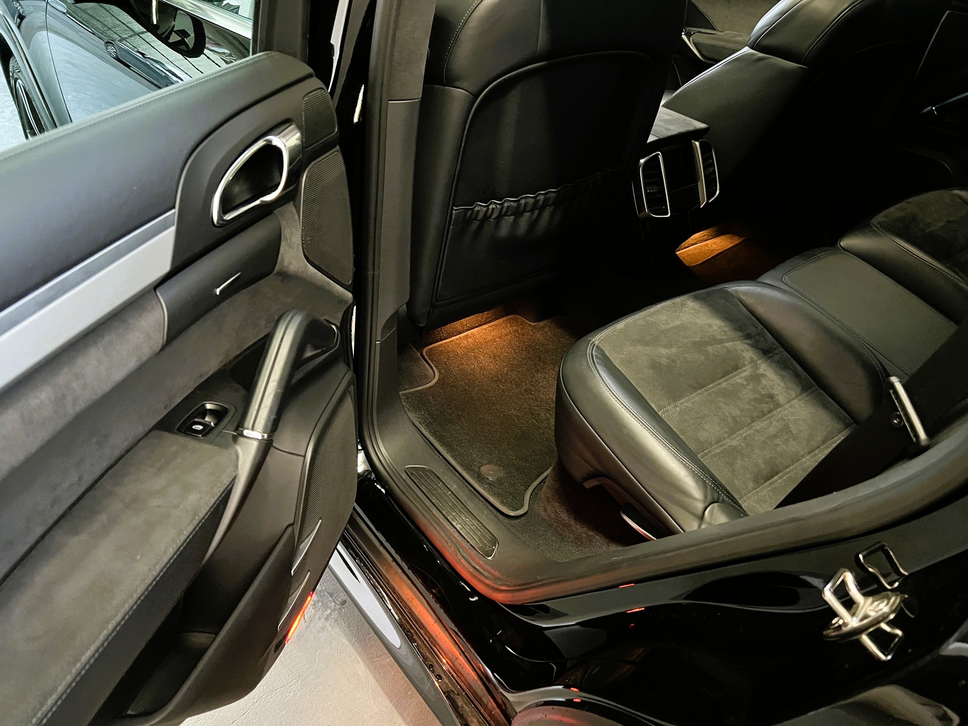 PORSCHE Cayenne GTS-image-7