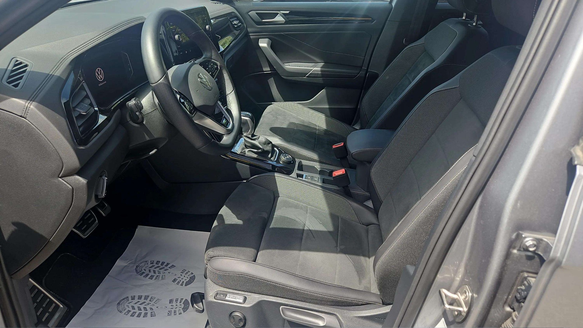 VW T-Roc 2.0 TSI R-Line DSG 4Motion Black Style mit AHK & Rückfahrkamera-image-10