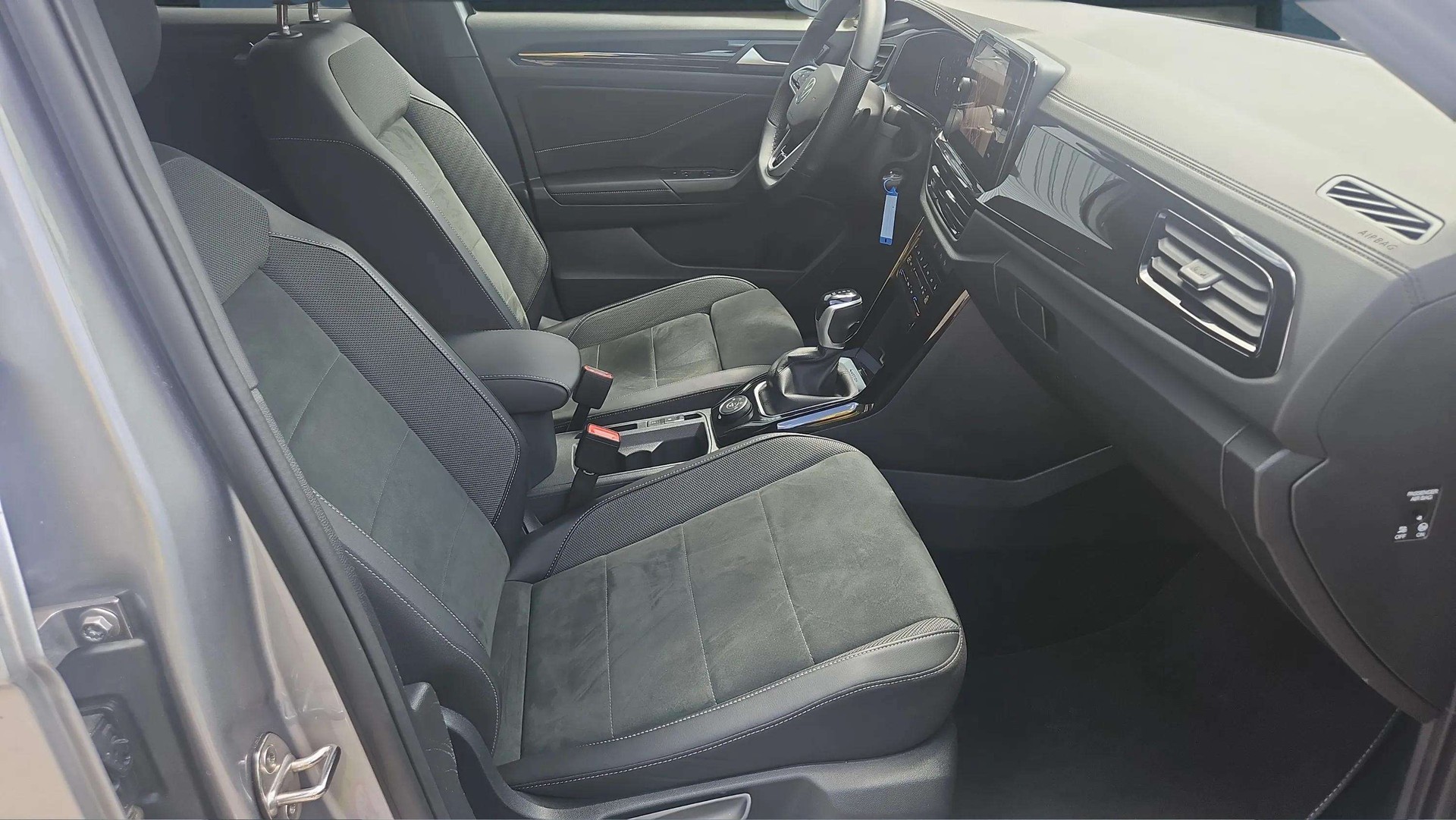 VW T-Roc 2.0 TSI R-Line DSG 4Motion Black Style mit AHK & Rückfahrkamera-image-11