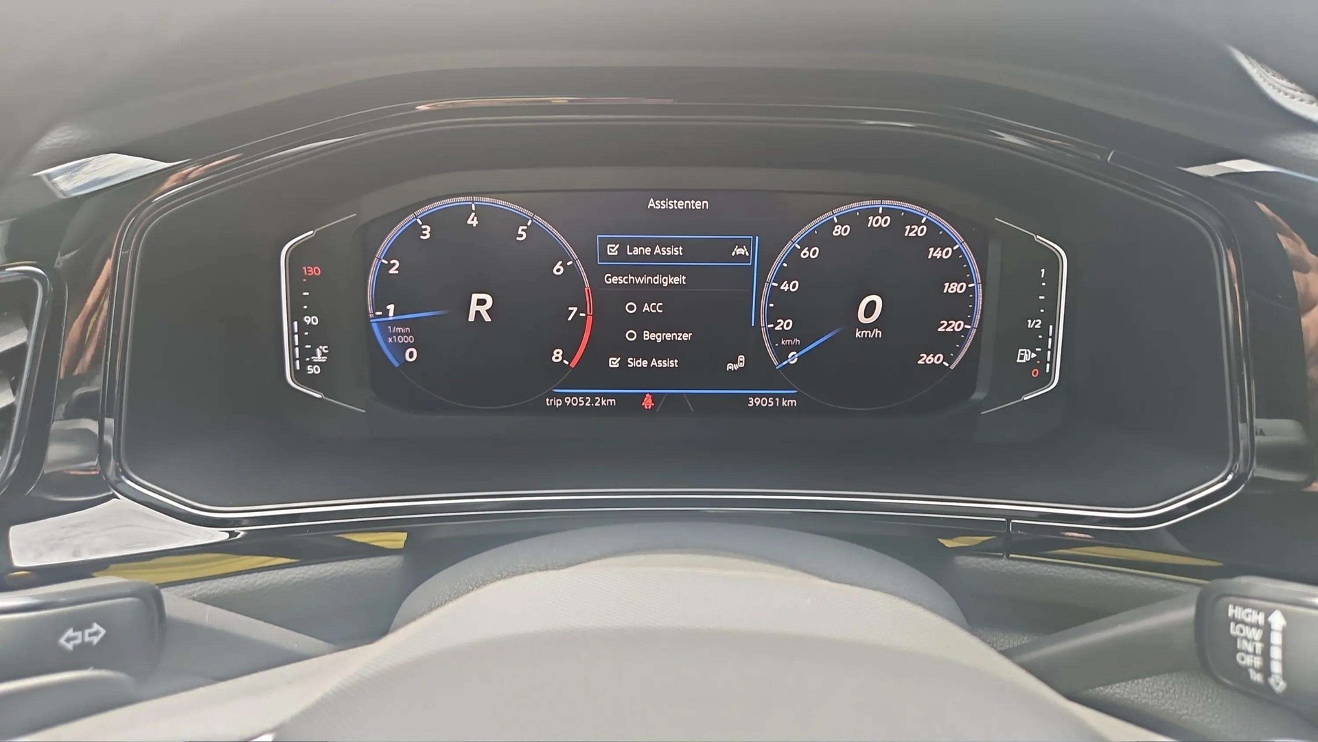 VW T-Roc 2.0 TSI R-Line DSG 4Motion Black Style mit AHK & Rückfahrkamera-image-16