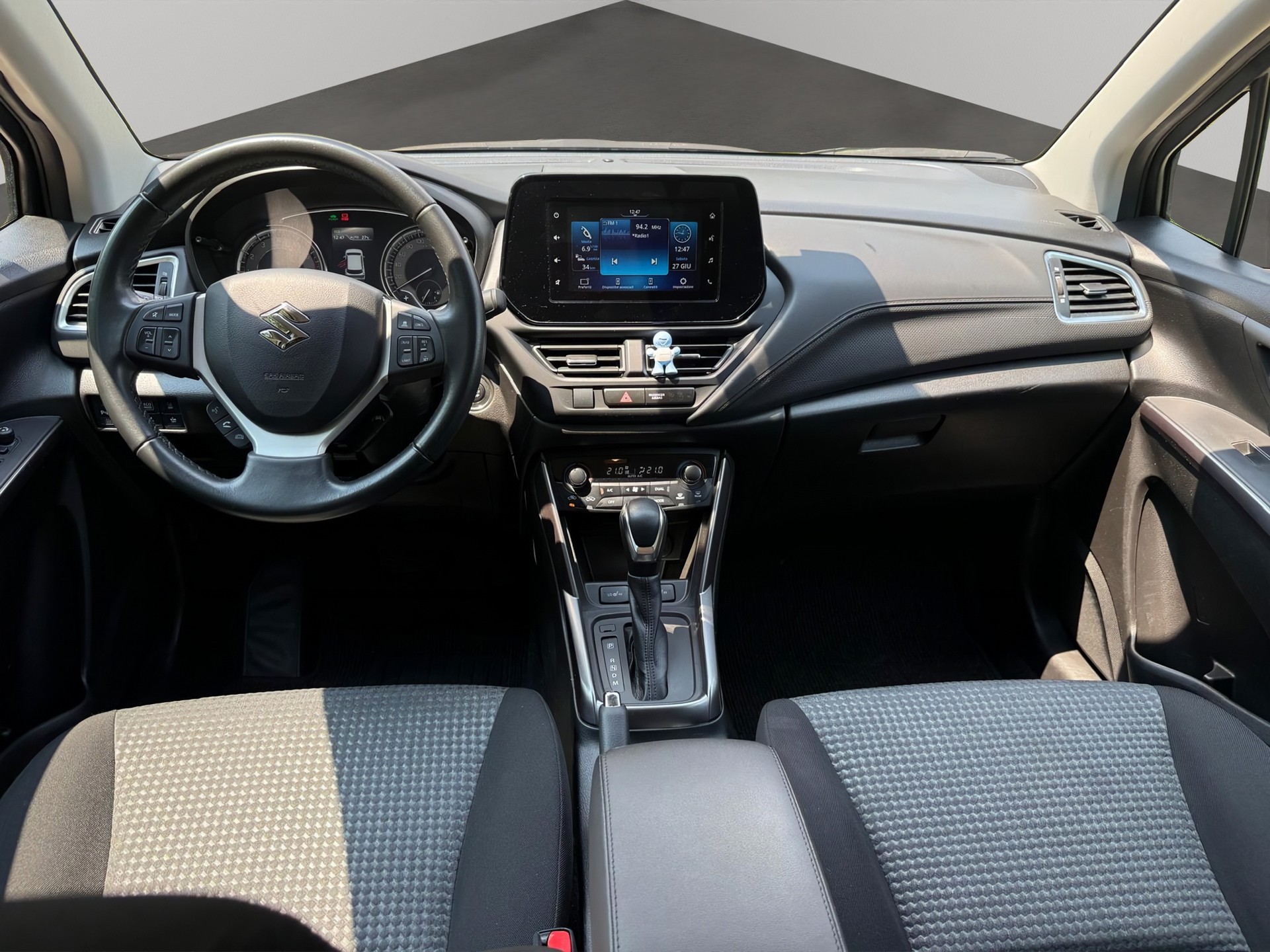 SUZUKI S-Cross 1.5 Compact Top Hybrid-image-8