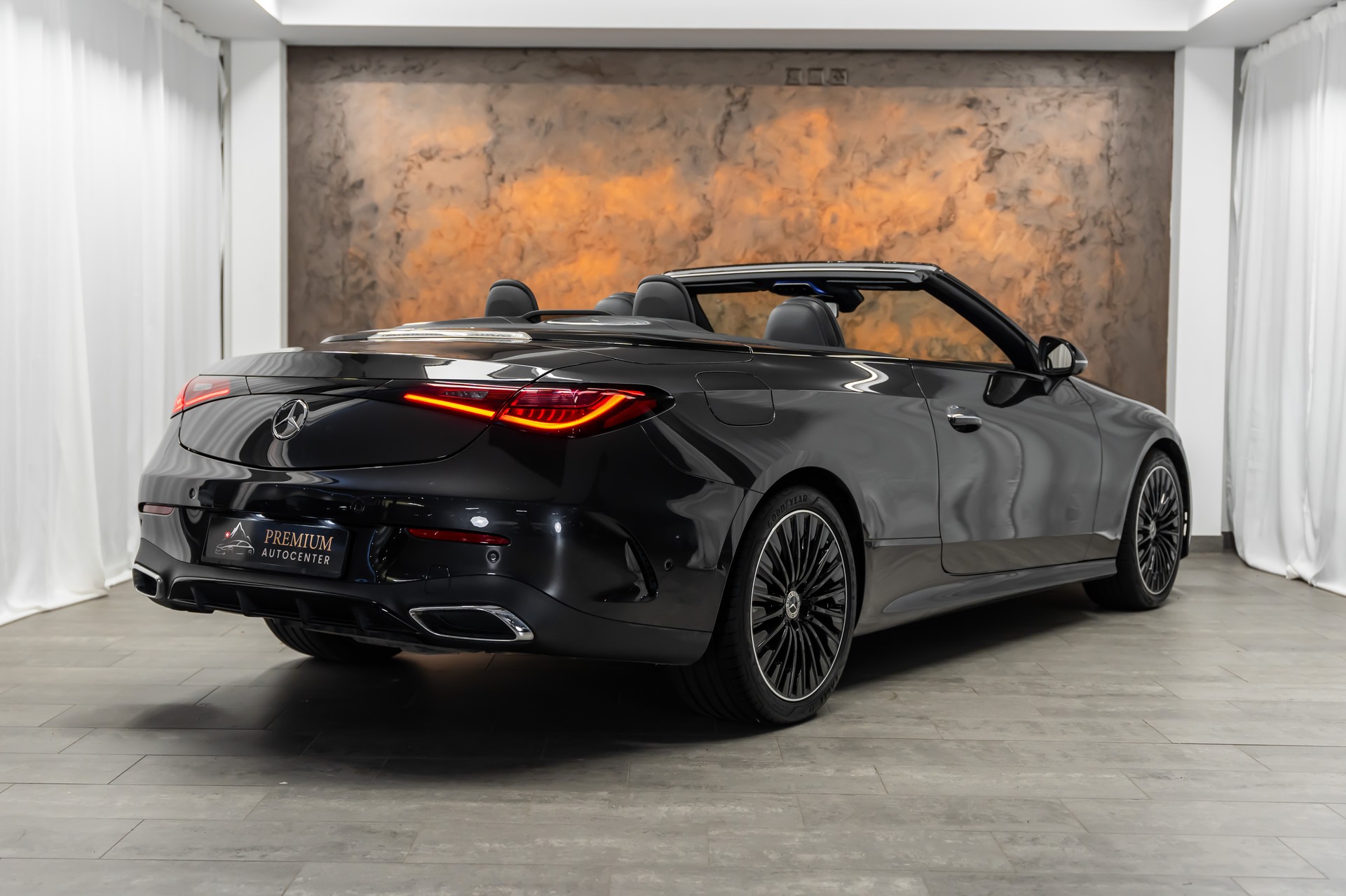 MERCEDES-BENZ CLE 300 AMG Line 4matic Cabriolet *Digital-Light*Head-Up*Burmester*360°*-image-6