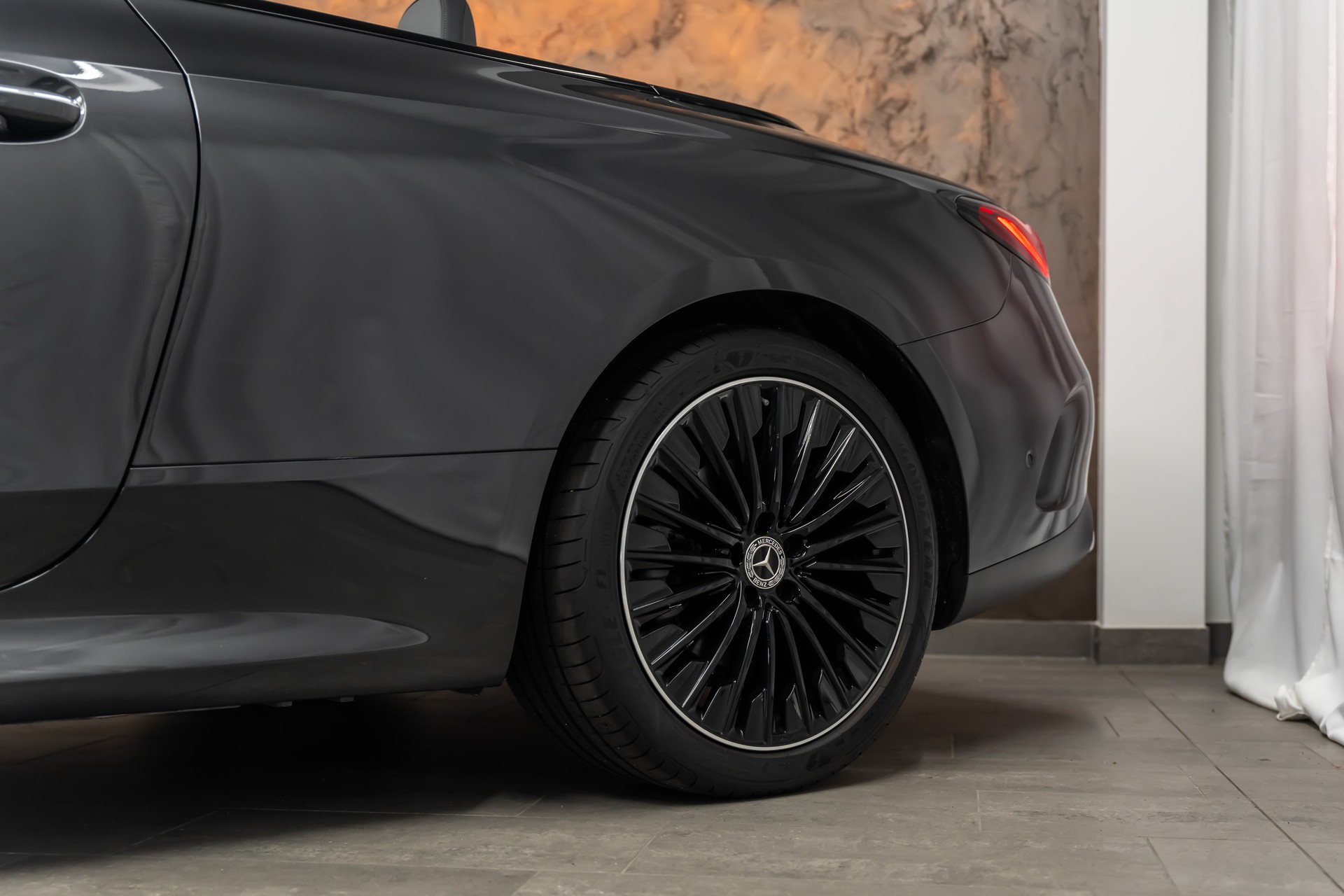 MERCEDES-BENZ CLE 300 AMG Line 4matic Cabriolet *Digital-Light*Head-Up*Burmester*360°*-image-8