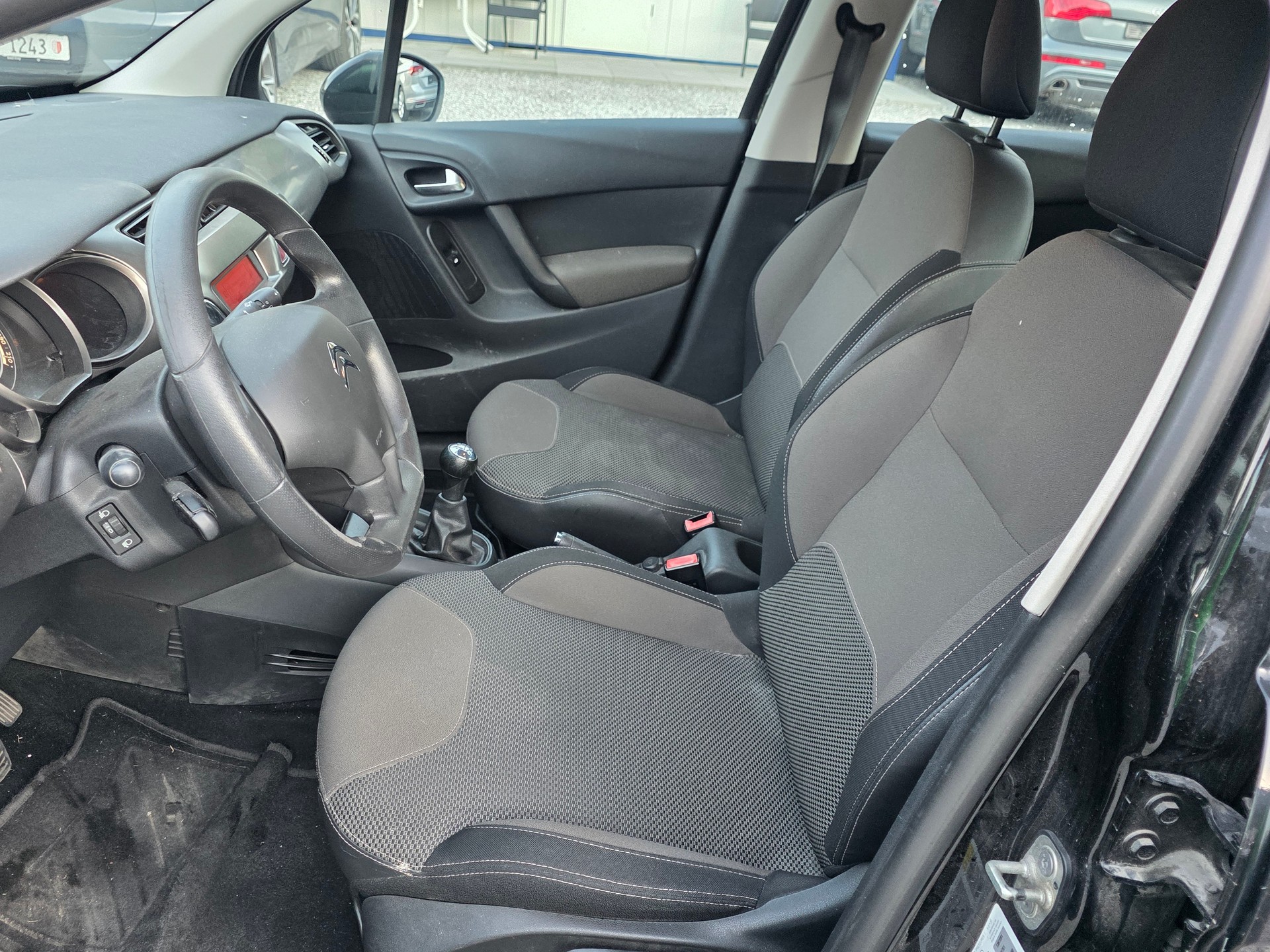 CITROEN C3 1.2i Attraction-image-10