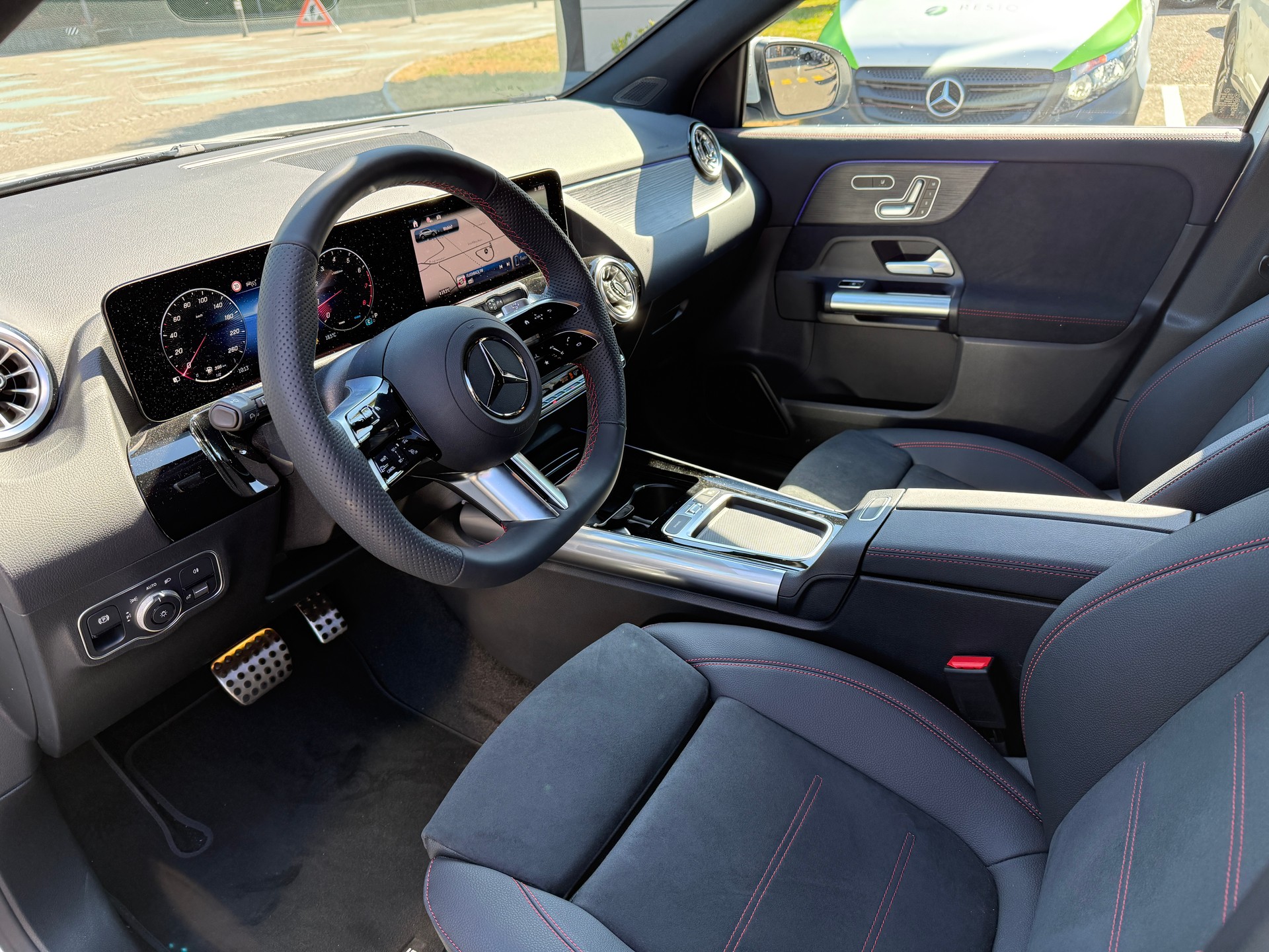 MERCEDES-BENZ GLA 250 Swiss Star AMG Line 4matic-showroom-element-3