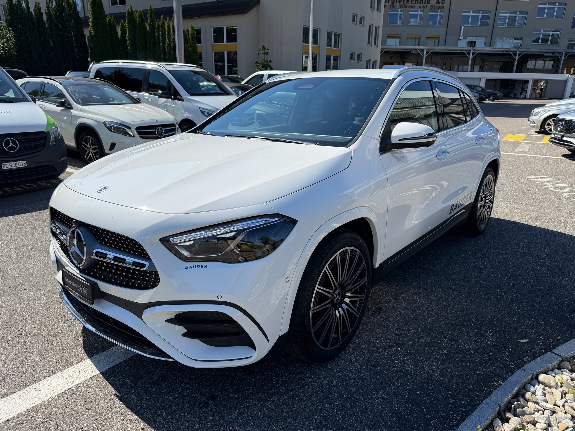 MERCEDES-BENZ GLA 250 Swiss Star AMG Line 4matic-showroom-element-2