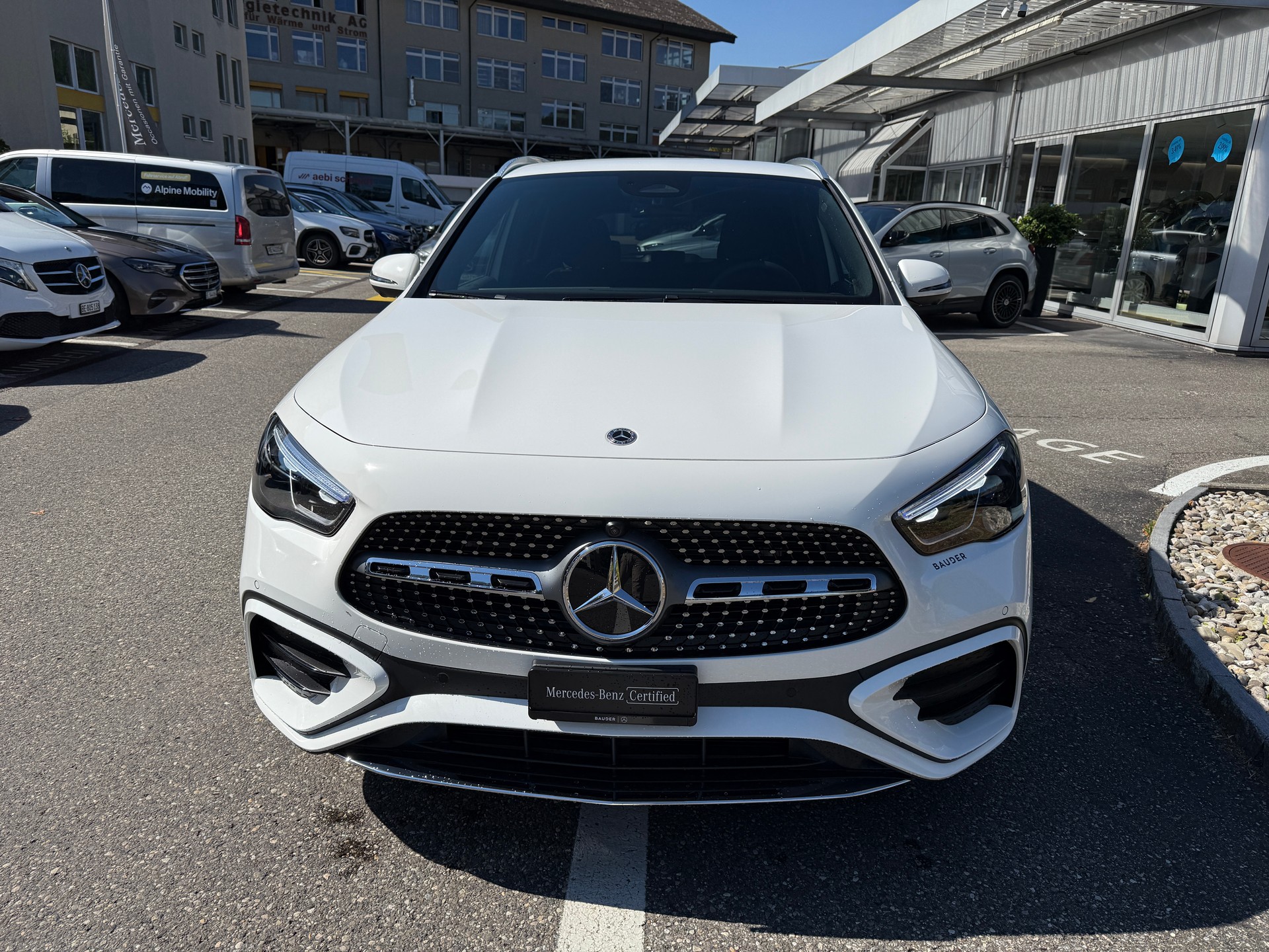 MERCEDES-BENZ GLA 250 Swiss Star AMG Line 4matic-showroom-element-1
